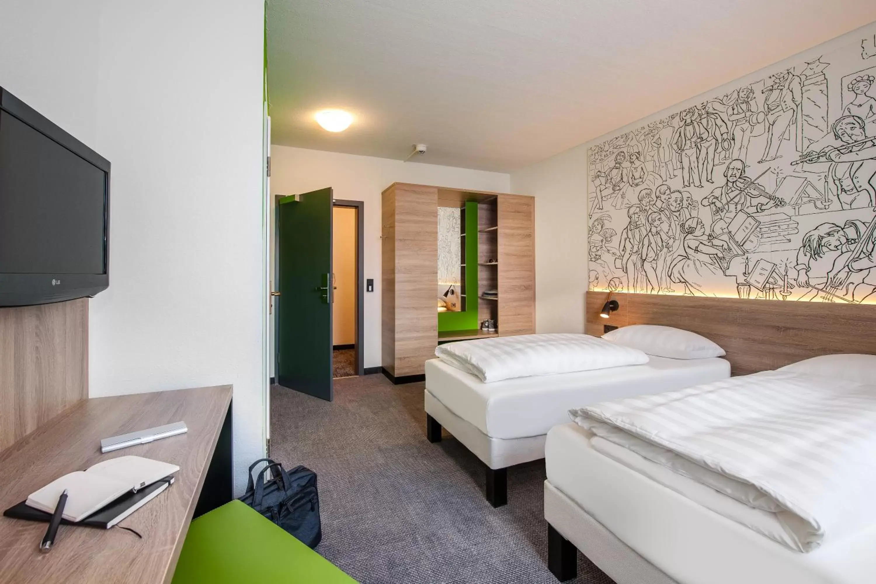 Photo of the whole room, Bed in ibis Styles Halle