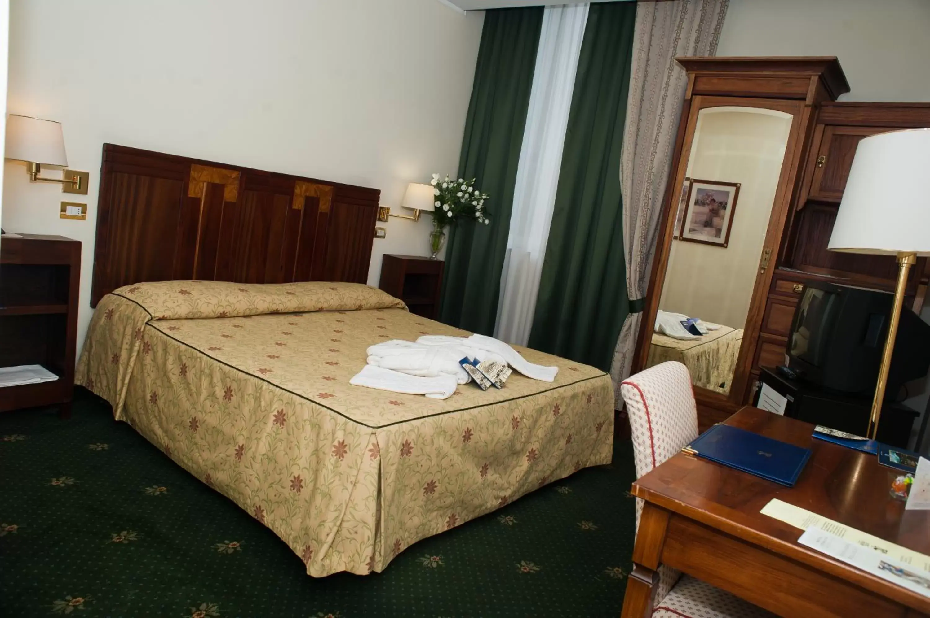 Bed in Hotel Candiani