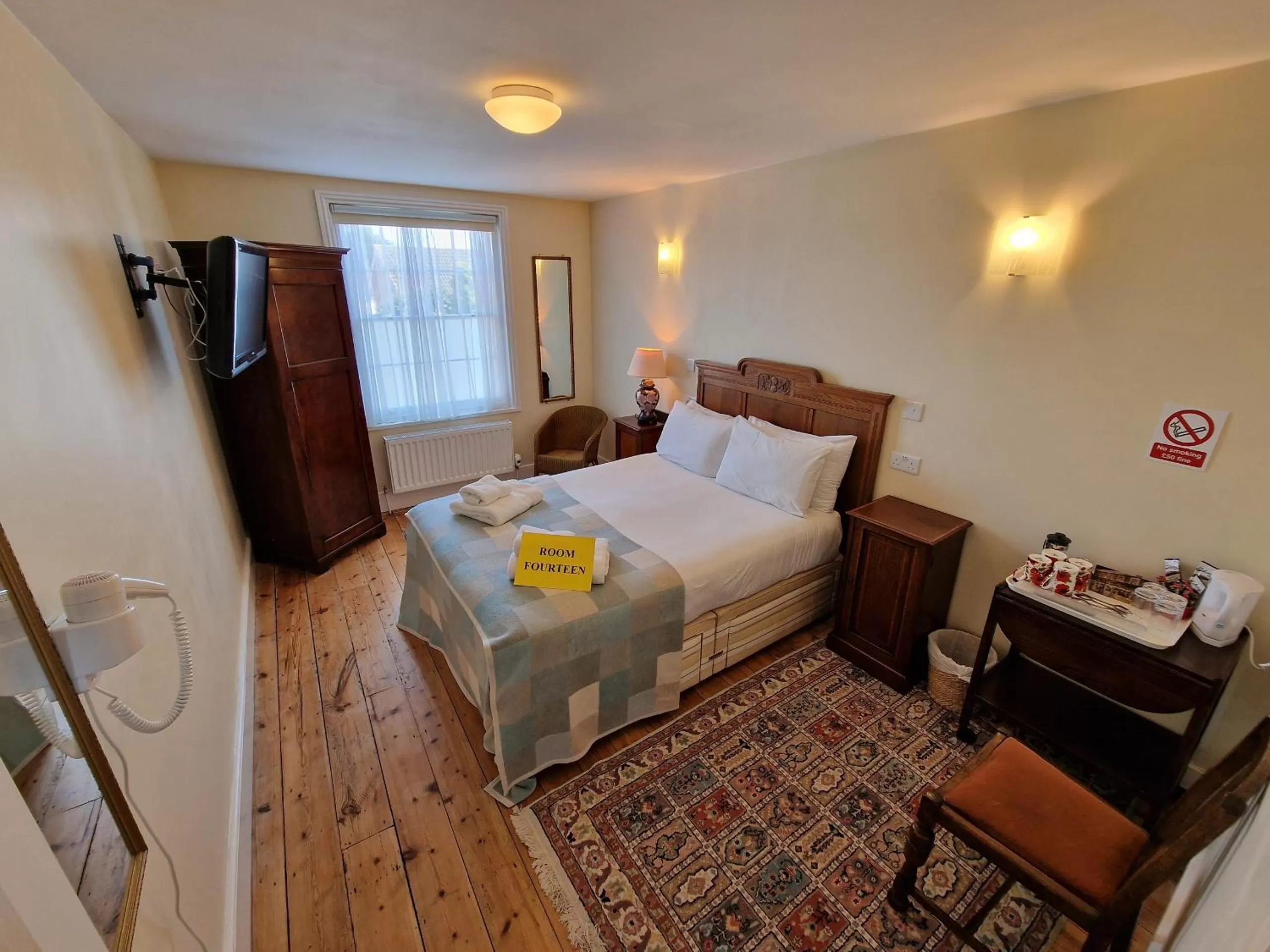 Bedroom in Canterbury Black Horse