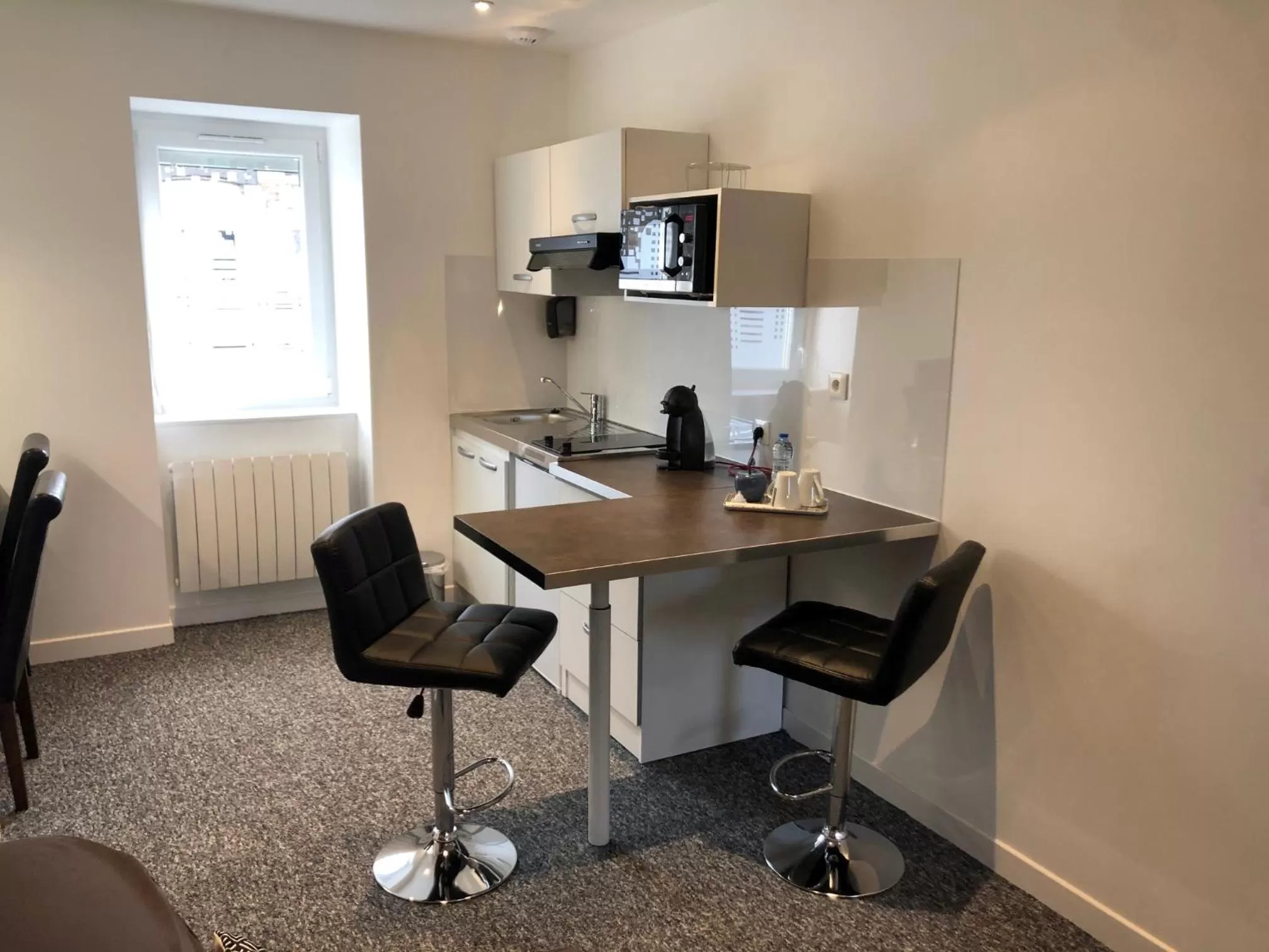 Kitchen or kitchenette in Le Beverl'inn