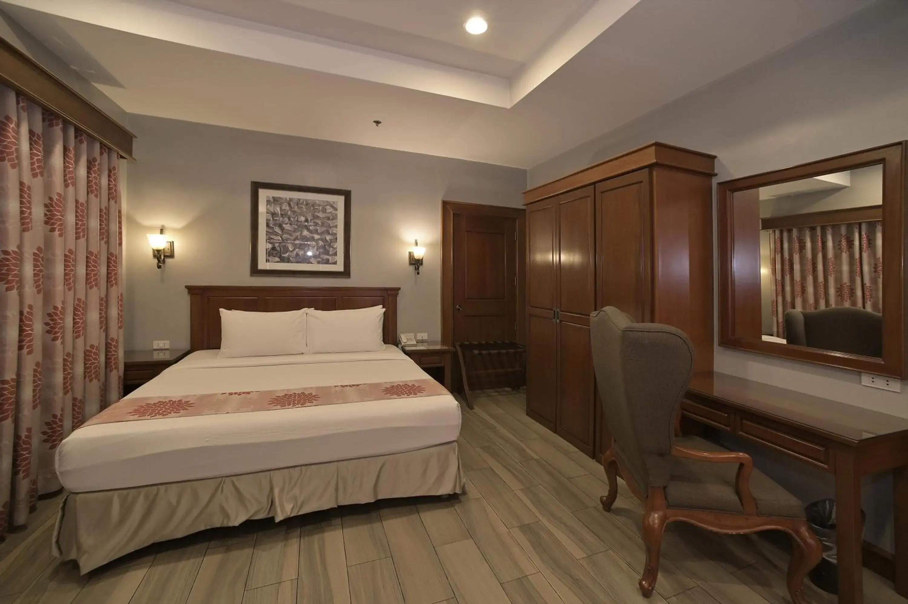 Bedroom, Bed in Paragon Hotel And Suites