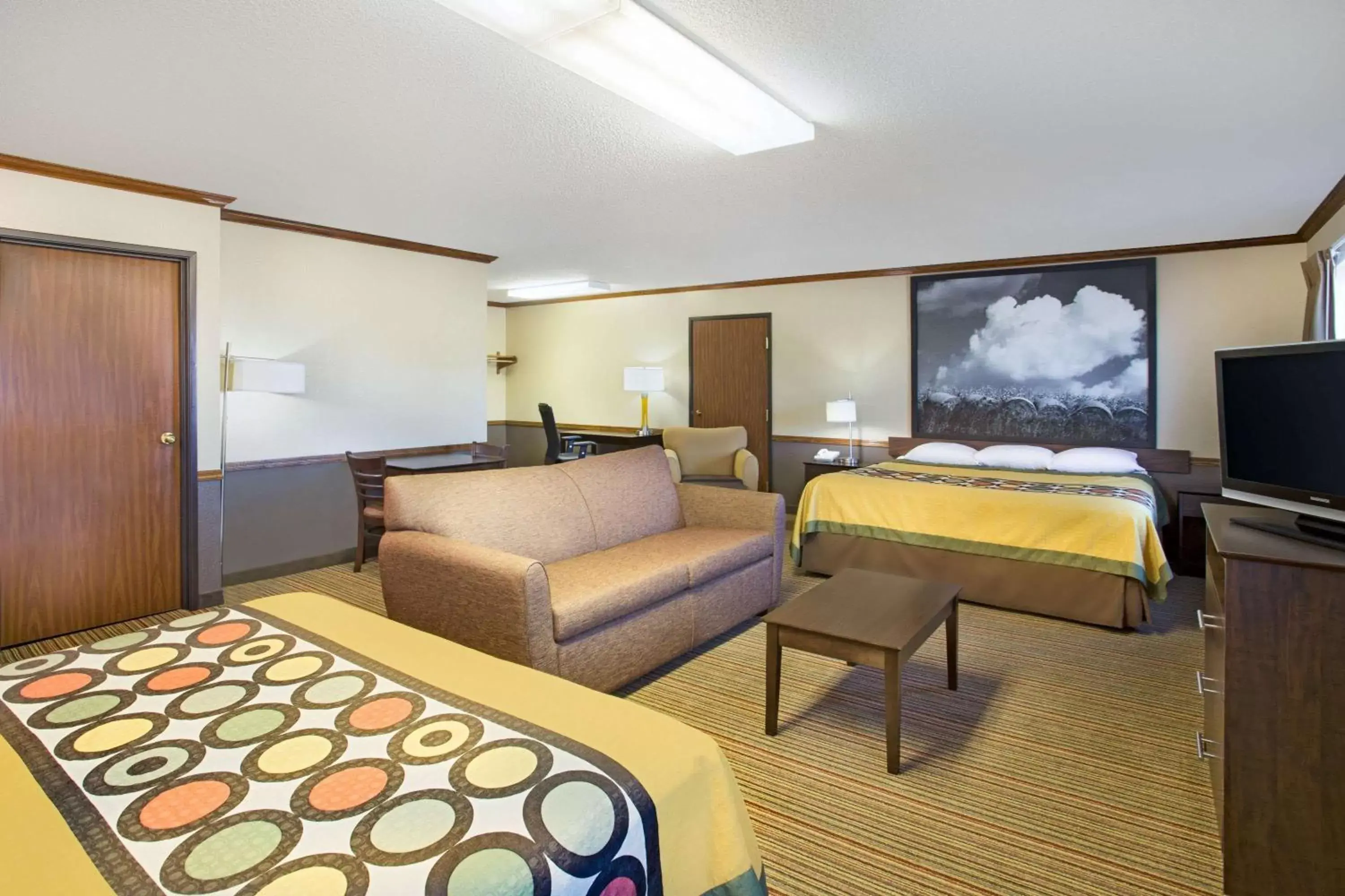 Photo of the whole room in Super 8 by Wyndham New Hampton