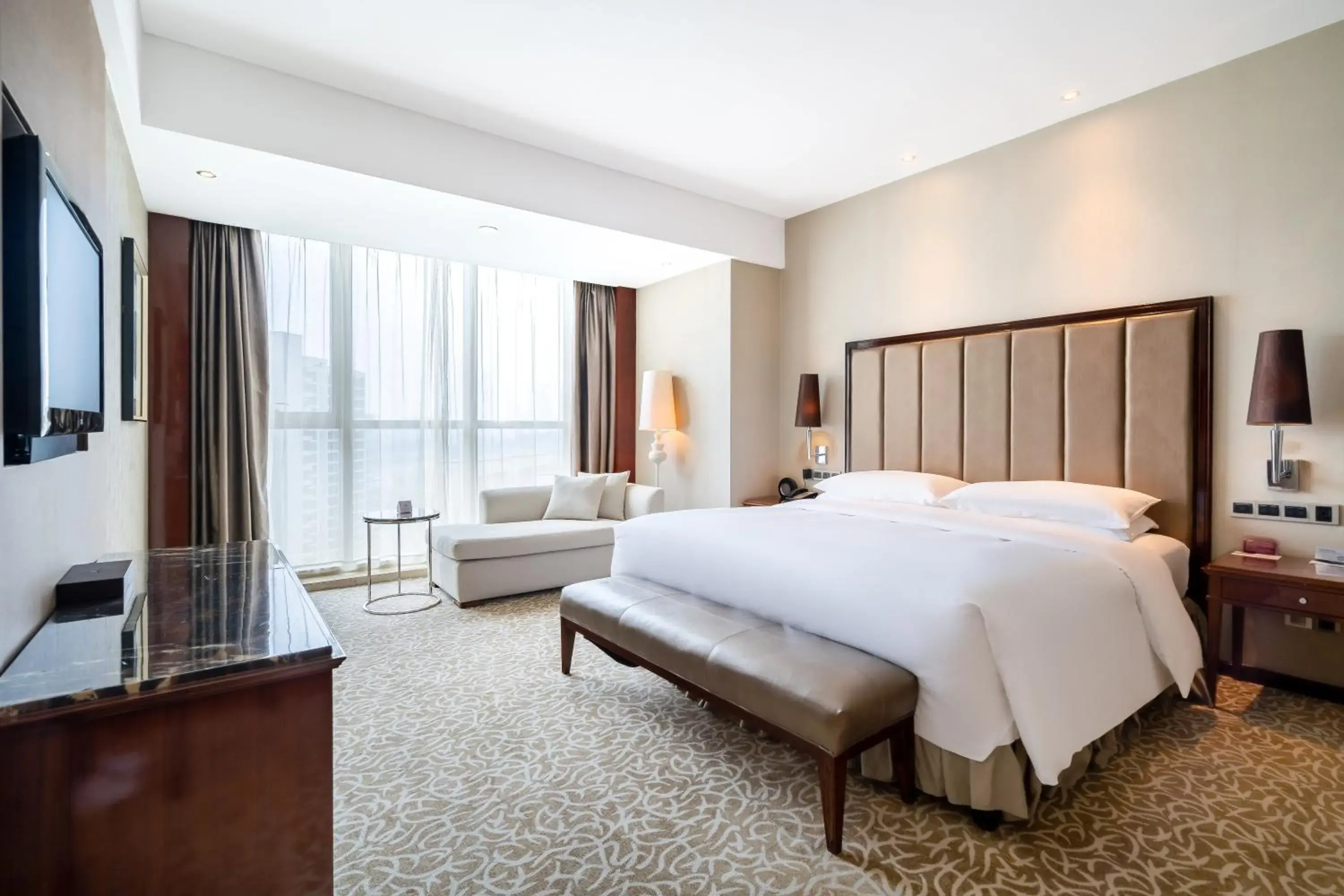 Photo of the whole room, Bed in Crowne Plaza Zhenjiang, an IHG Hotel
