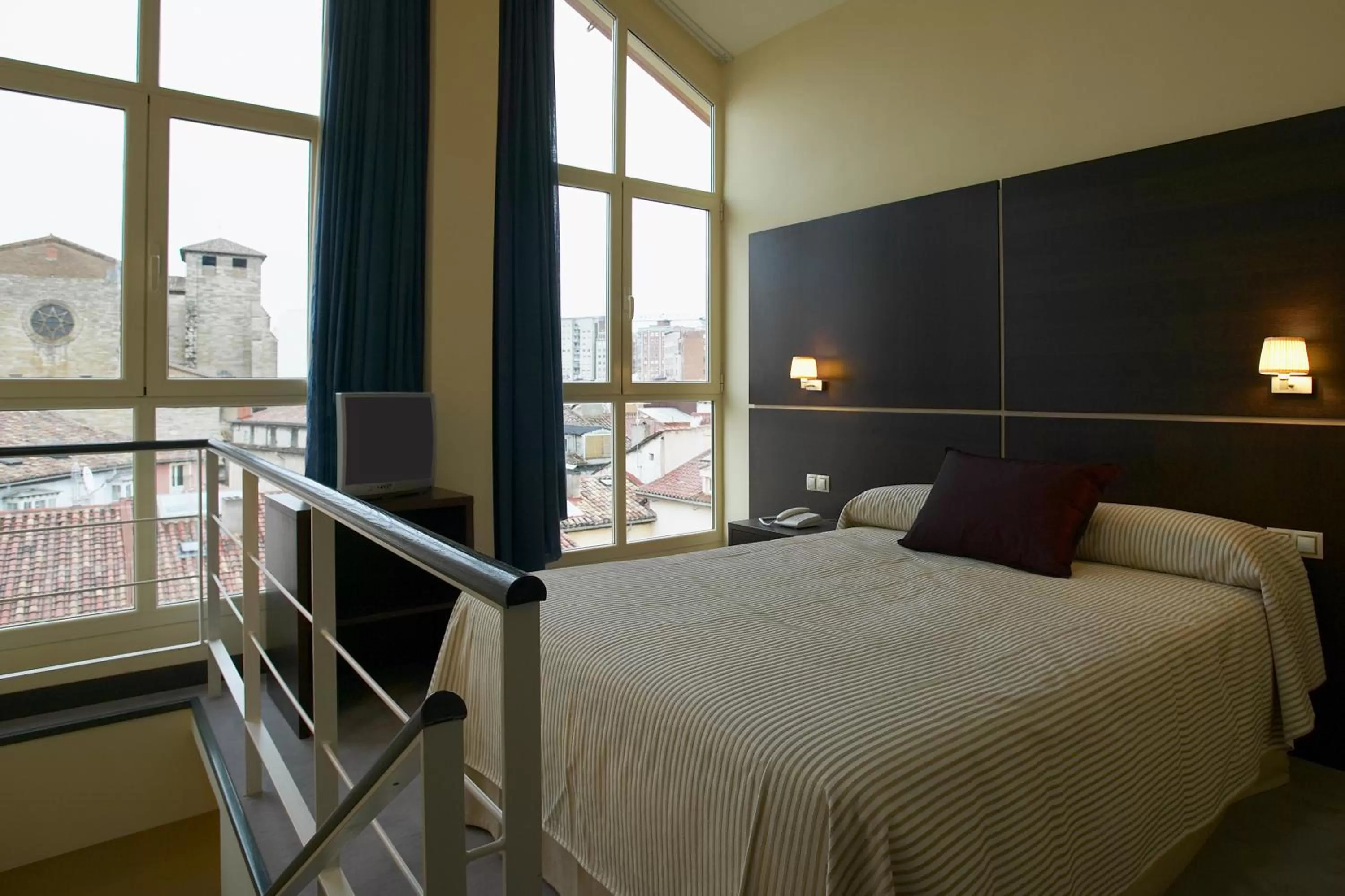 Nearby landmark, Bed in RICE Palacio de los Blasones