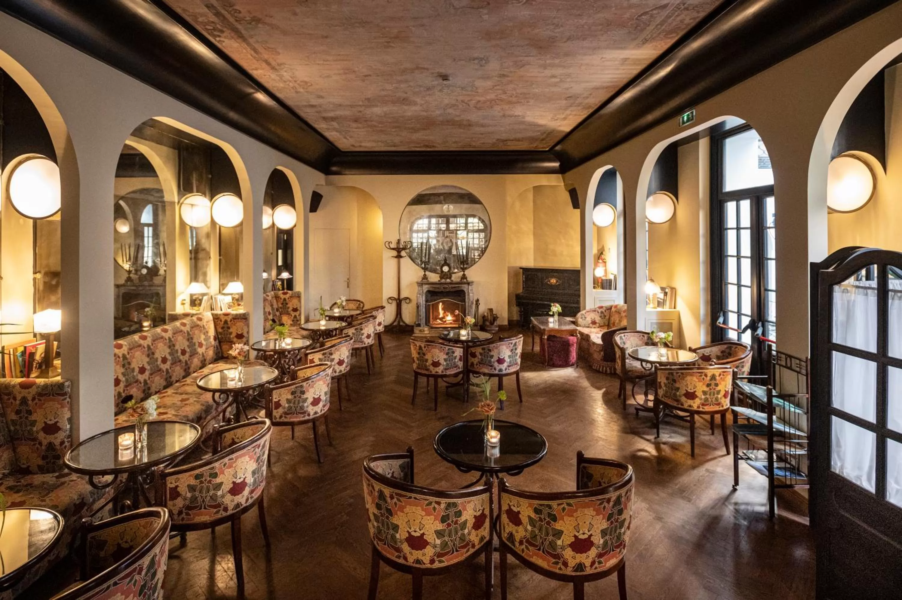 Restaurant/places to eat in Hotel Locarno