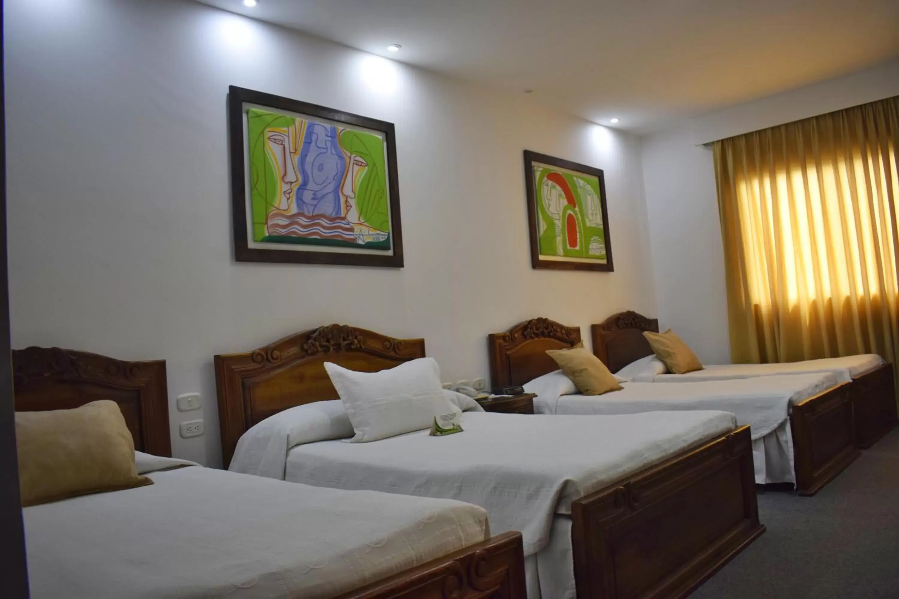 Property building, Bed in El Gran Hotel de Pereira