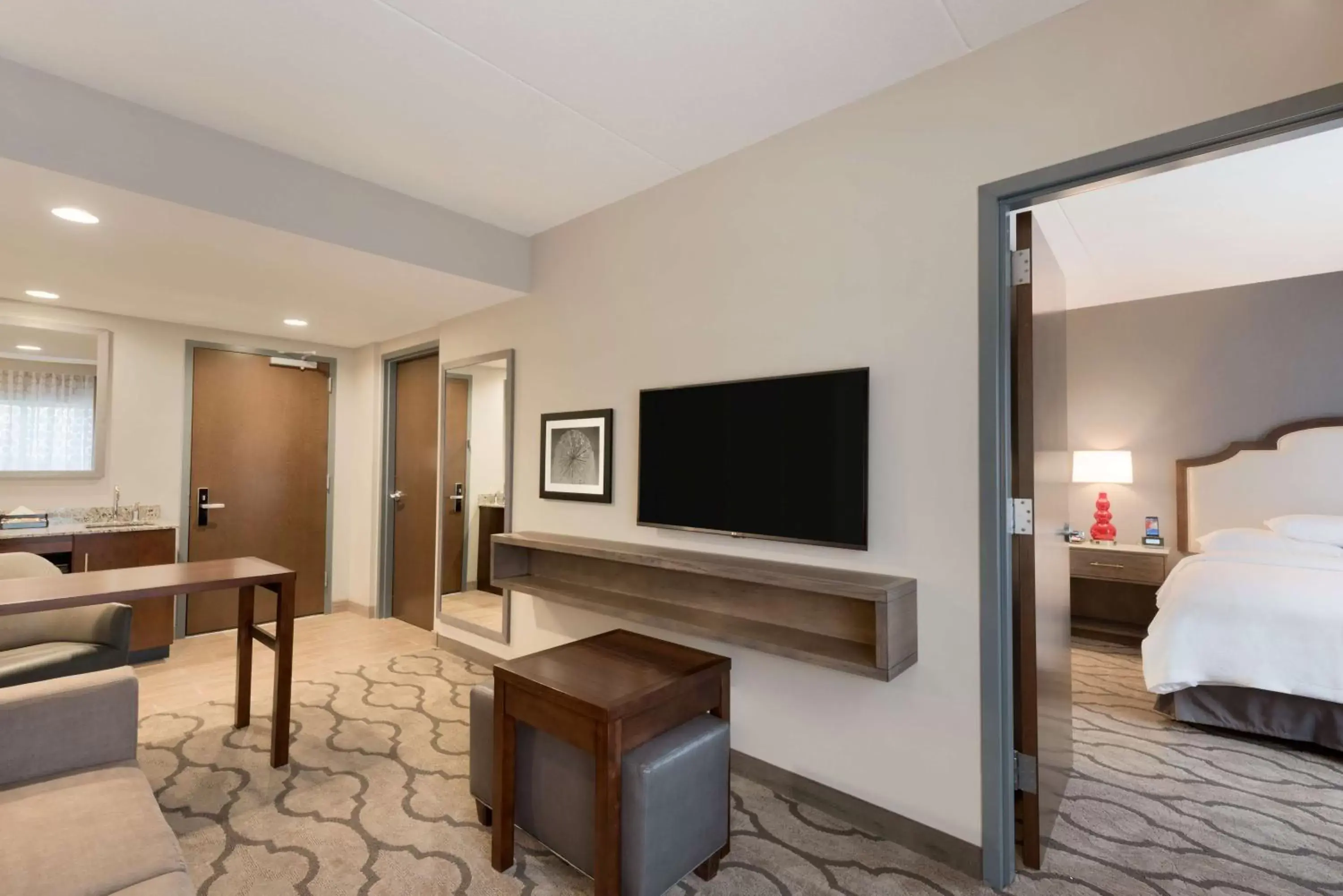 Bed, TV/Entertainment Center in Embassy Suites by Hilton Chicago Naperville