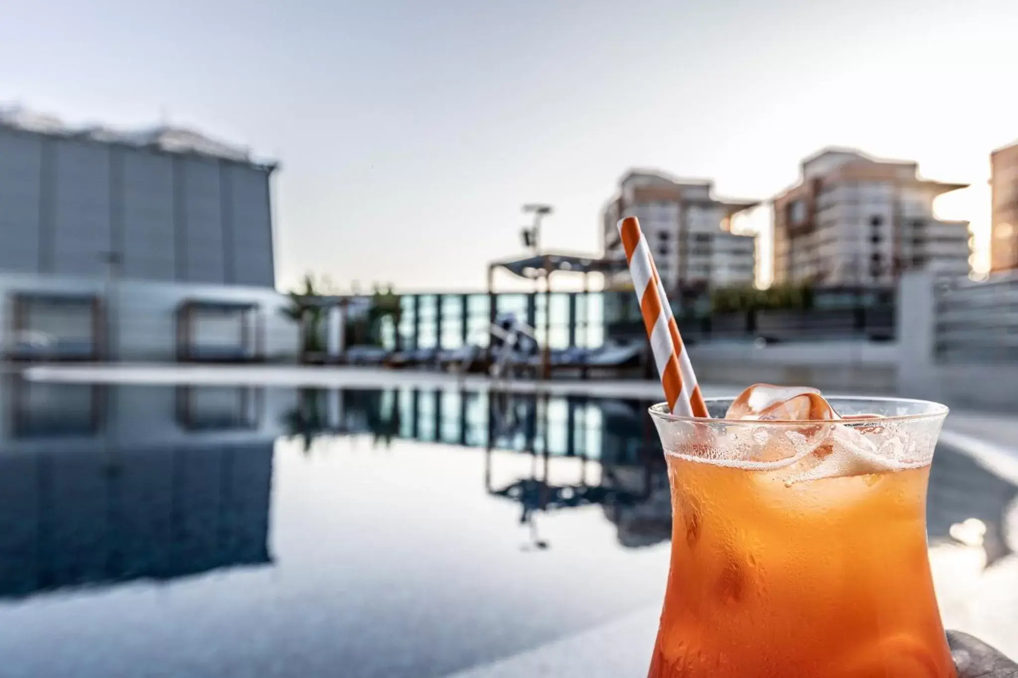 Lounge or bar, Swimming Pool in InterContinental Luanda Miramar, an IHG Hotel
