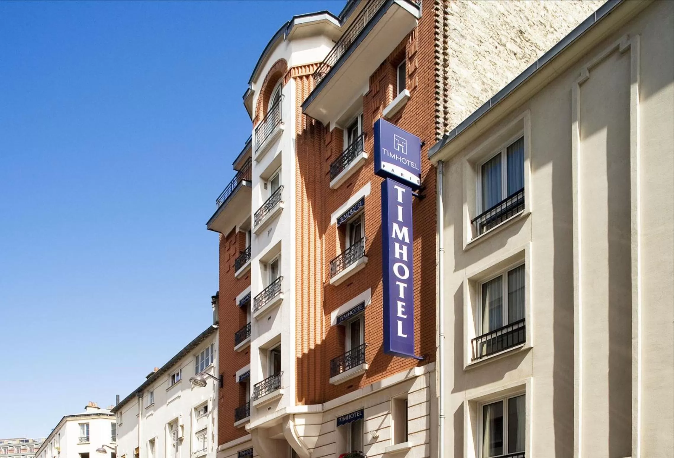 Facade/entrance in Timhotel Tour Eiffel
