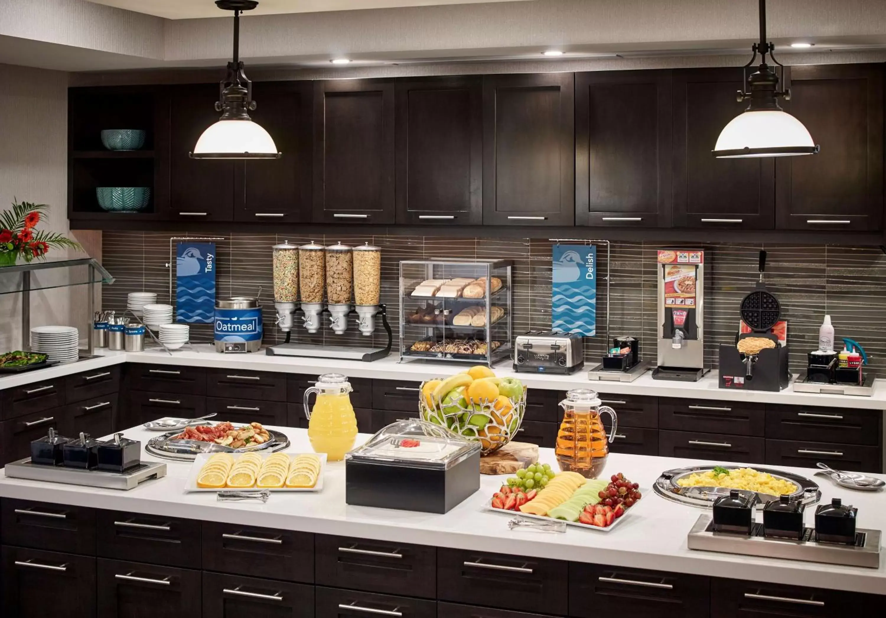 Dining area in Homewood Suites By Hilton North Bay