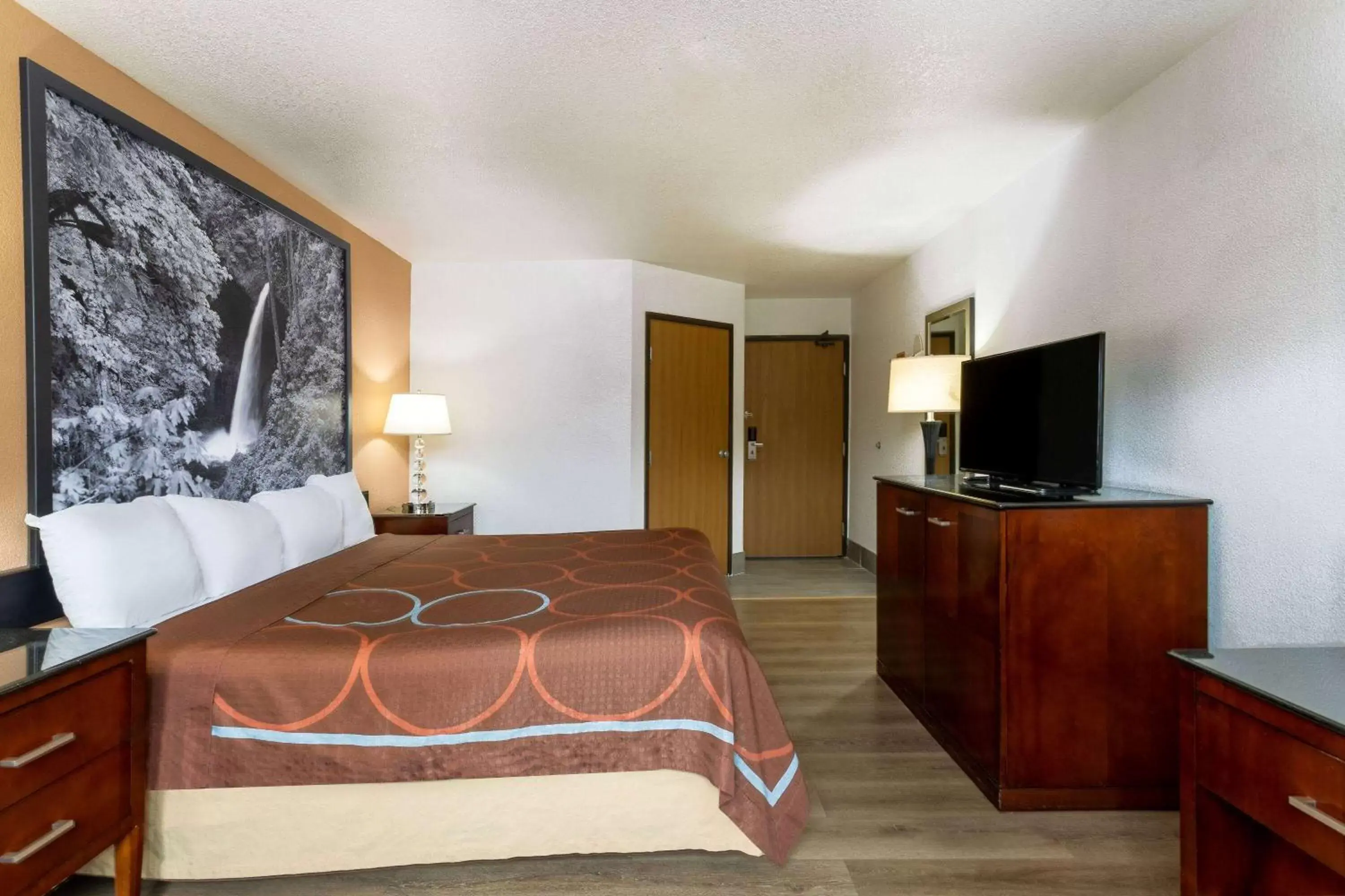 Photo of the whole room, Bed in Super 8 by Wyndham The Dalles OR Photo of the whole room, Bed in Super 8 by Wyndham The Dalles OR