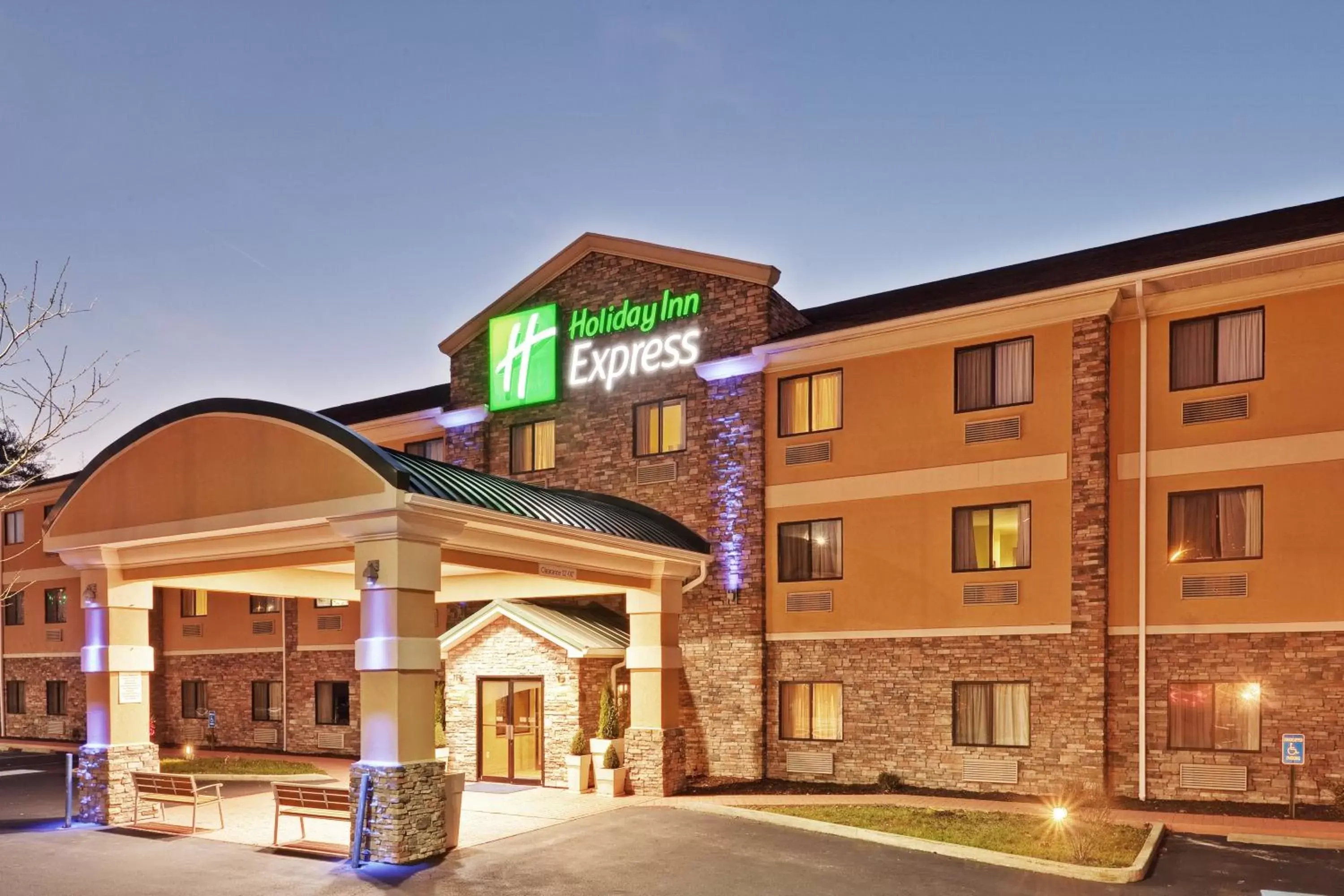 Property Building in Holiday Inn Express Winfield, an IHG Hotel