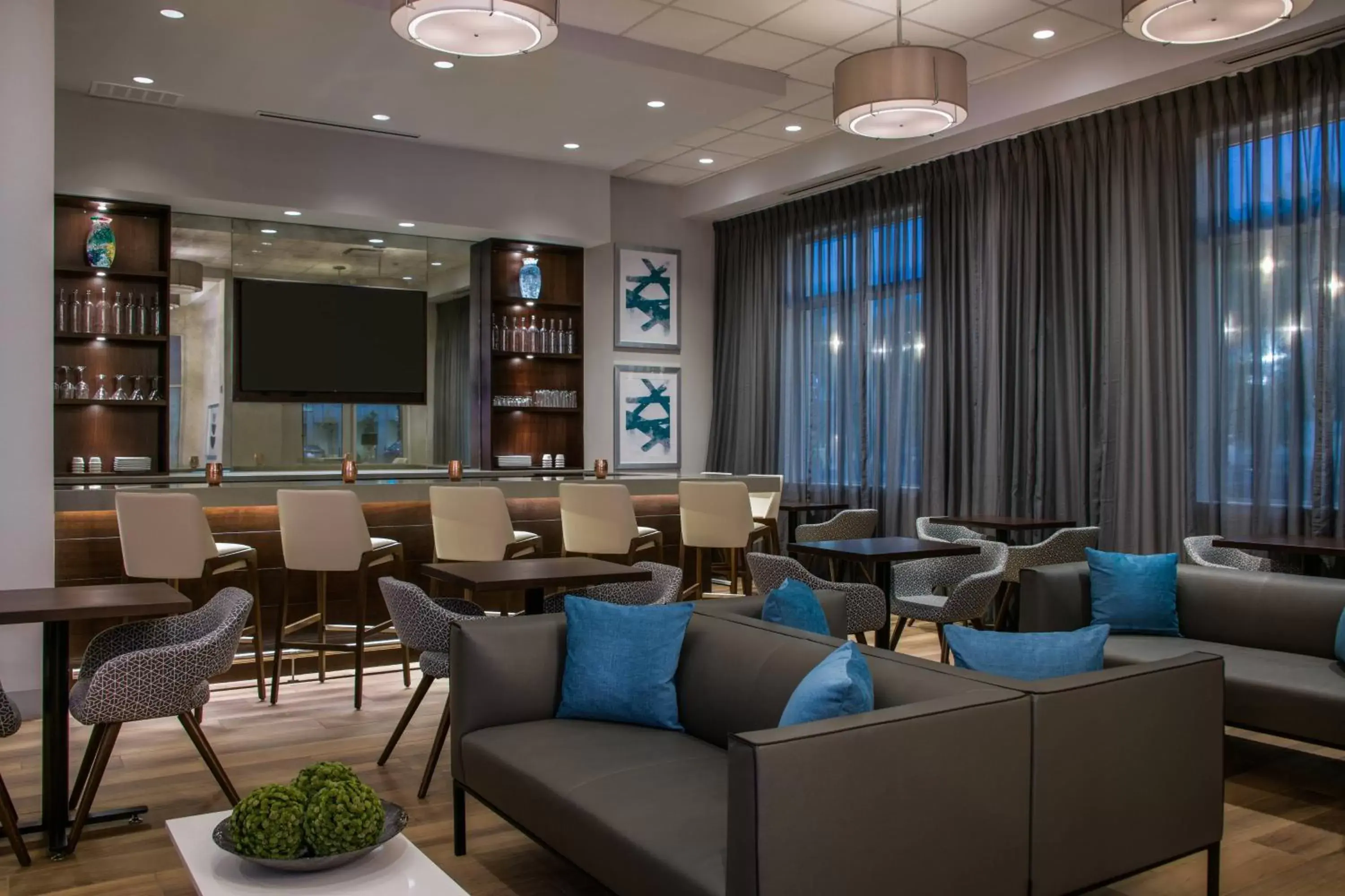 Lobby or reception, Lounge/Bar in Fairfield Inn & Suites by Marriott Dayton