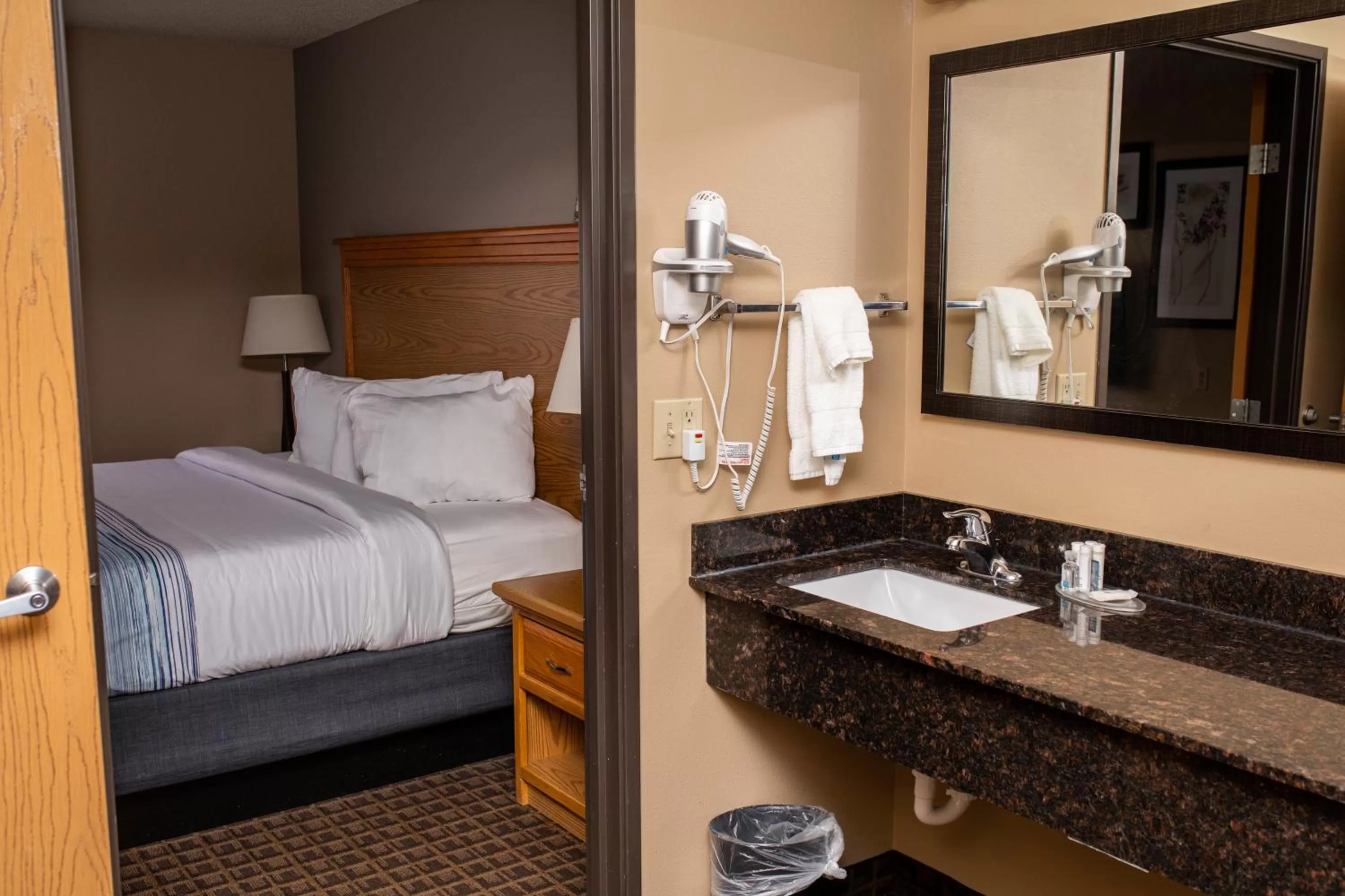 Premier King Suite - Non-Smoking in AmericInn by Wyndham Aberdeen Event Center