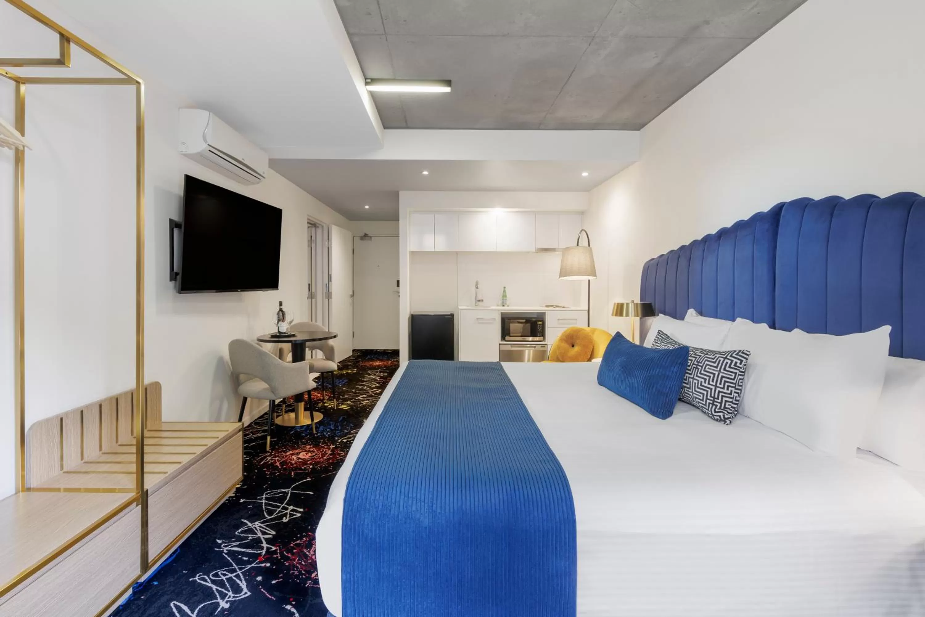 Photo of the whole room in Mercure Melbourne St Kilda Road