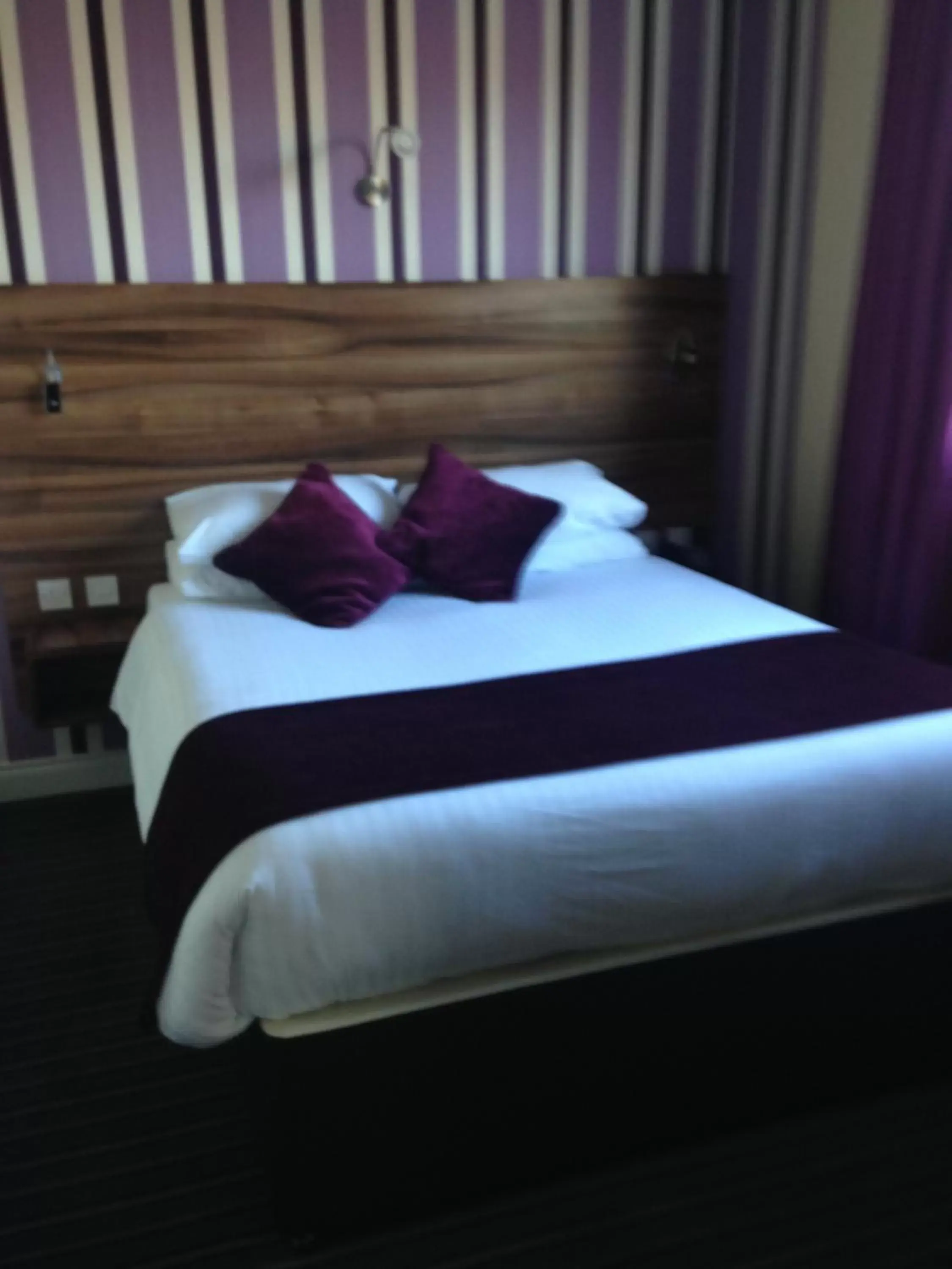 Bed in Mourne Country Hotel