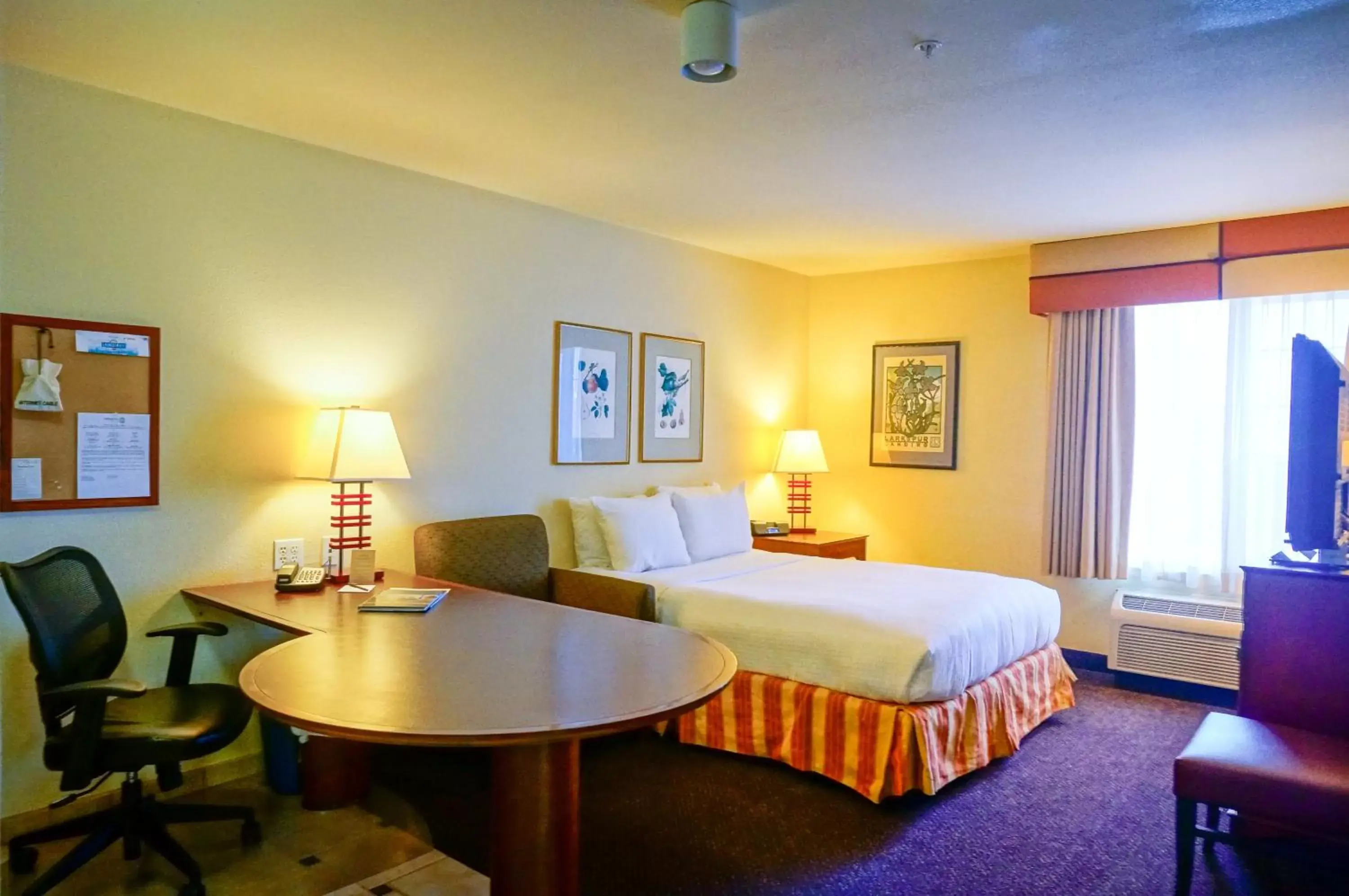 Bedroom in Larkspur Landing Pleasanton-An All-Suite Hotel