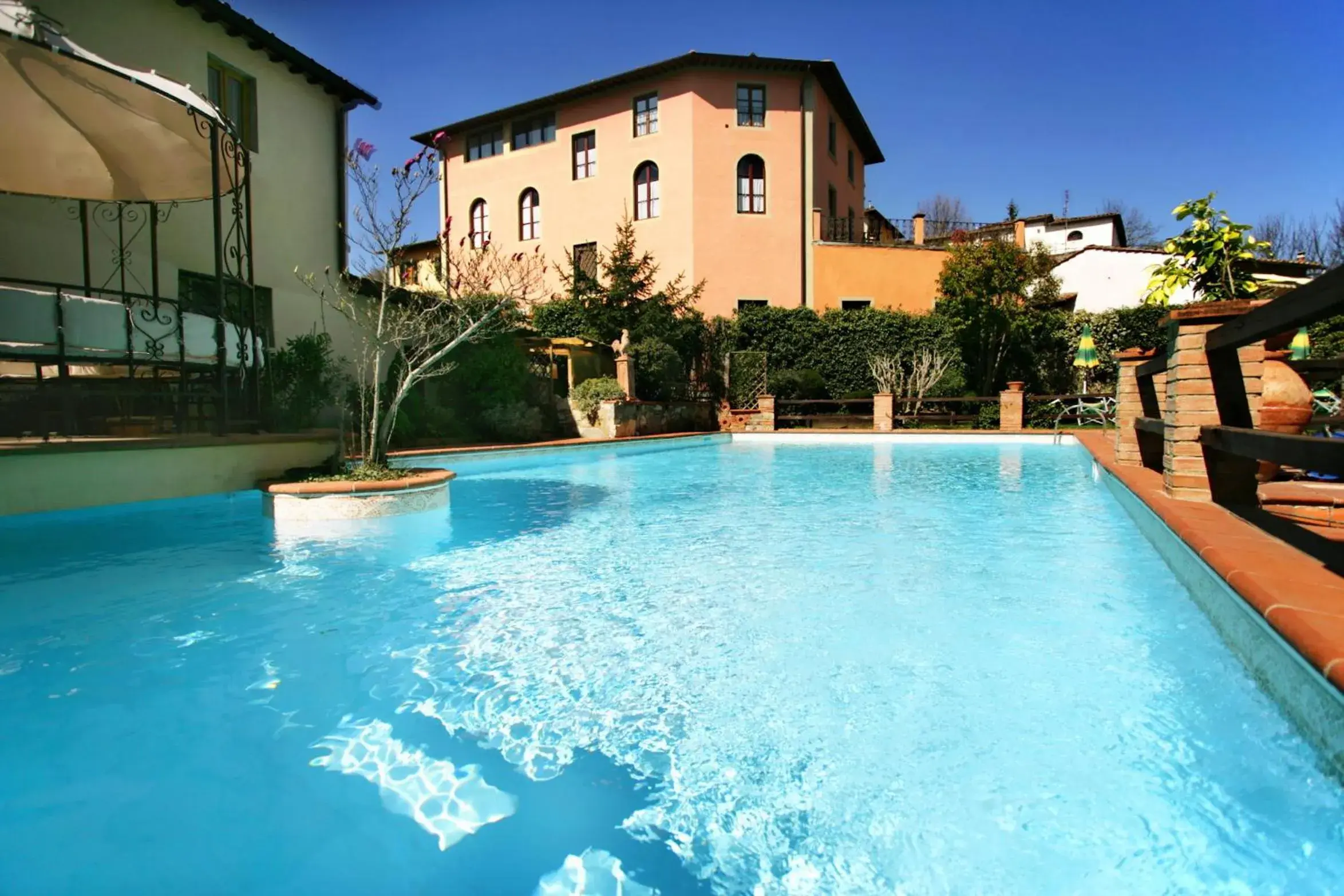 Swimming pool, Property Building in Albergo Del Chianti