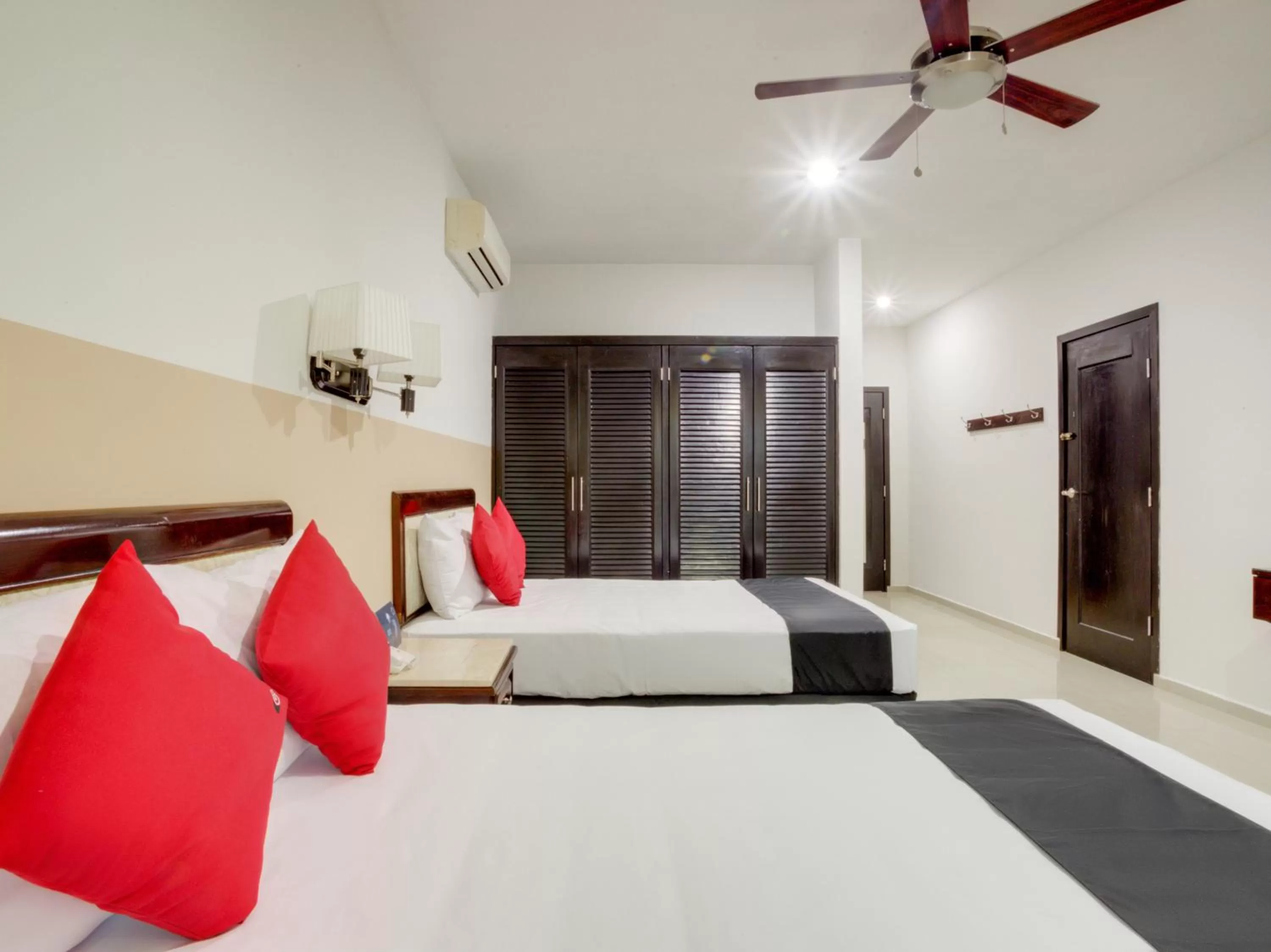 Bedroom, Bed in Hotel Siglo 21 Merida