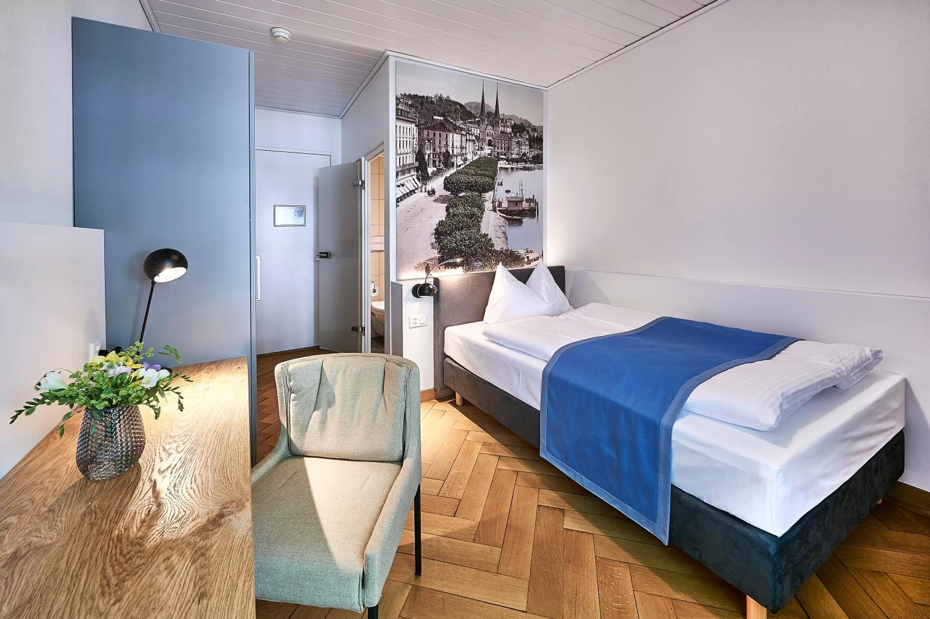 Photo of the whole room, Bed in Hotel Central Luzern