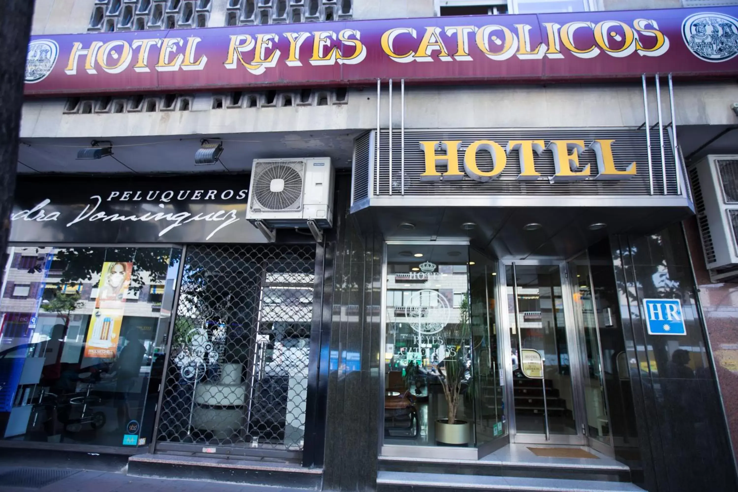 Facade/entrance in Hotel Reyes Catolicos