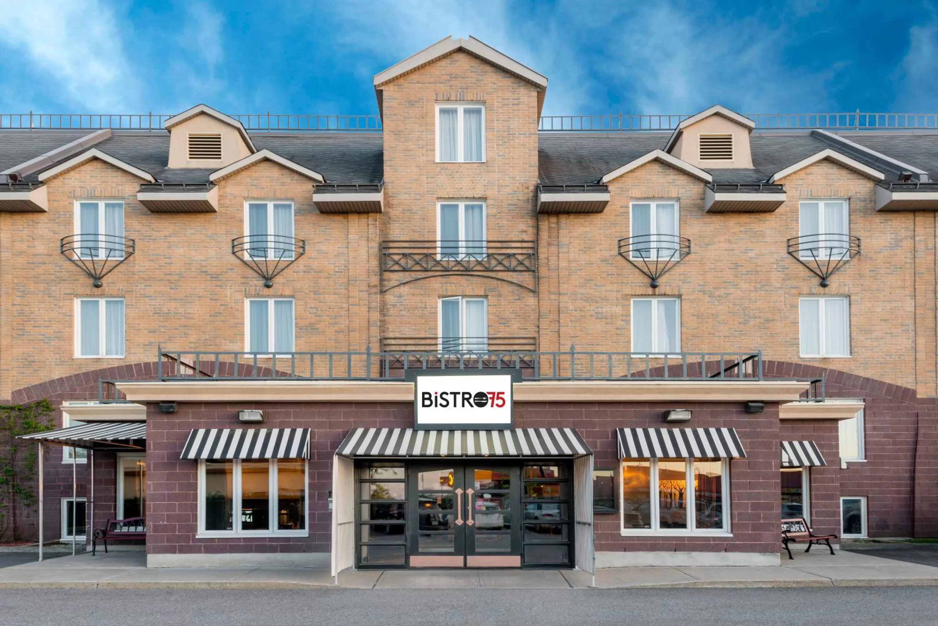 Restaurant/places to eat in Ramada Plaza by Wyndham Gatineau/Manoir du Casino
