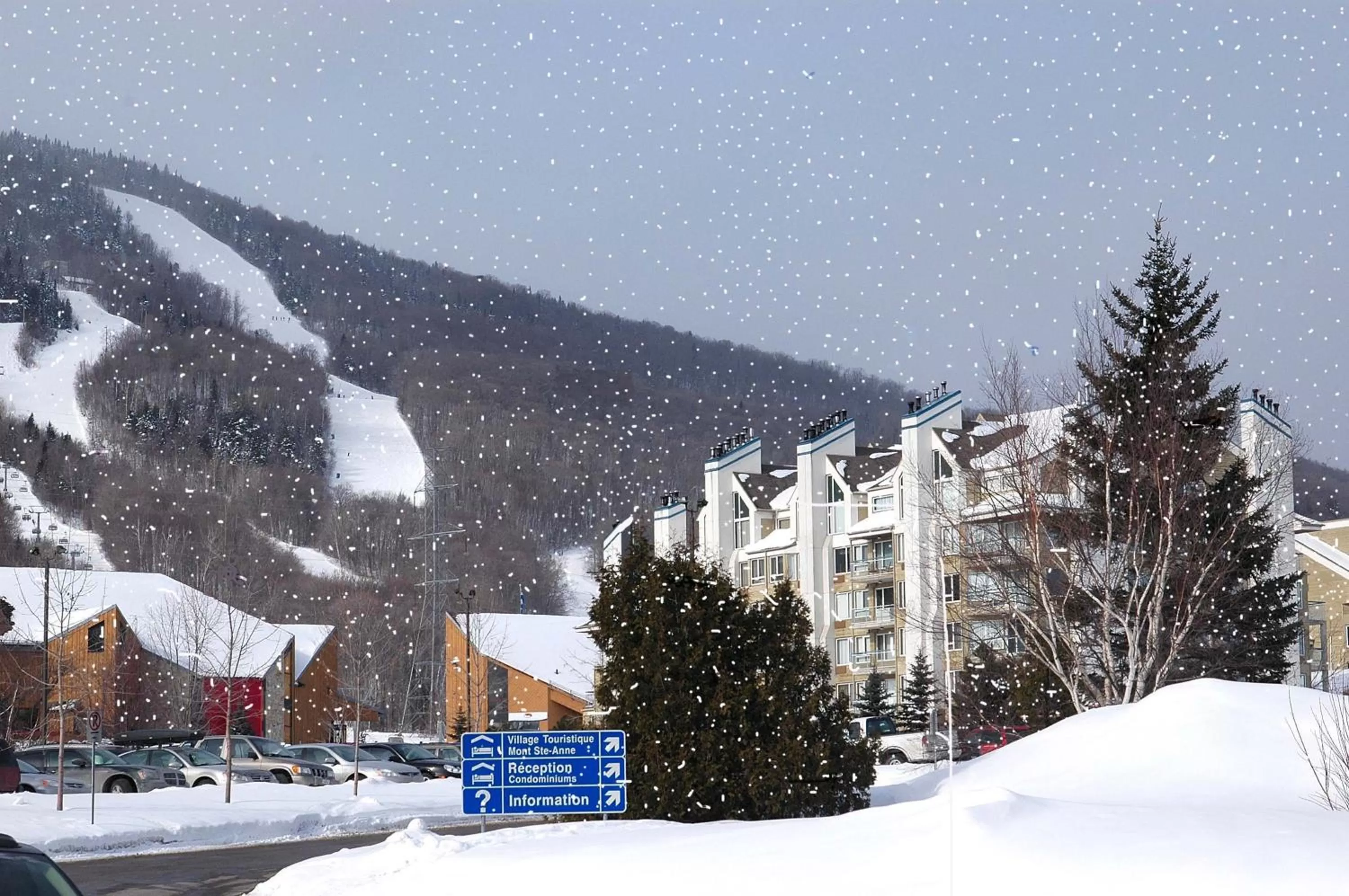 Property building in Hébergement Mont-Ste-Anne Condos