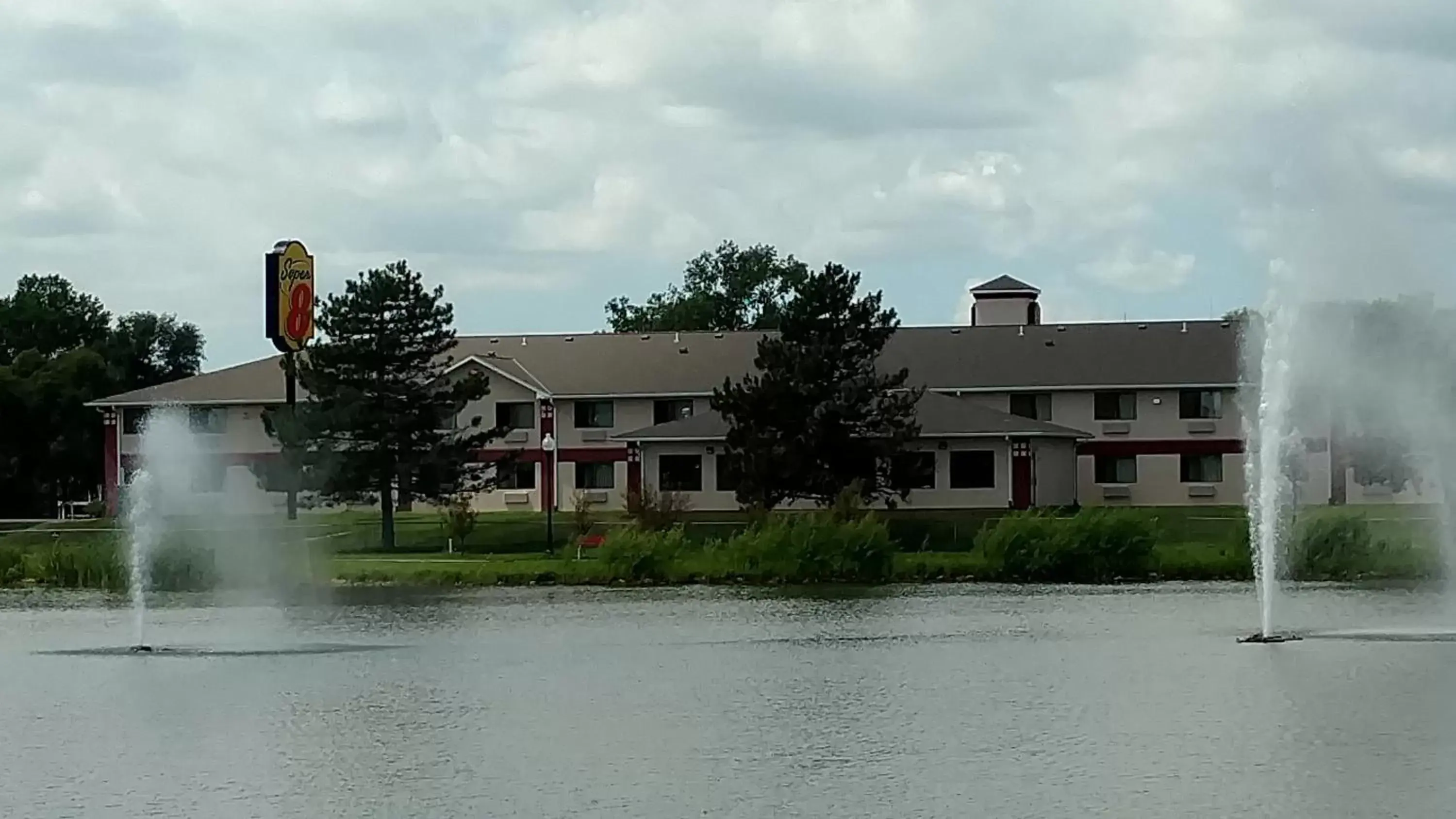 Natural landscape, Property Building in Super 8 by Wyndham Omaha Eppley Airport/Carter Lake