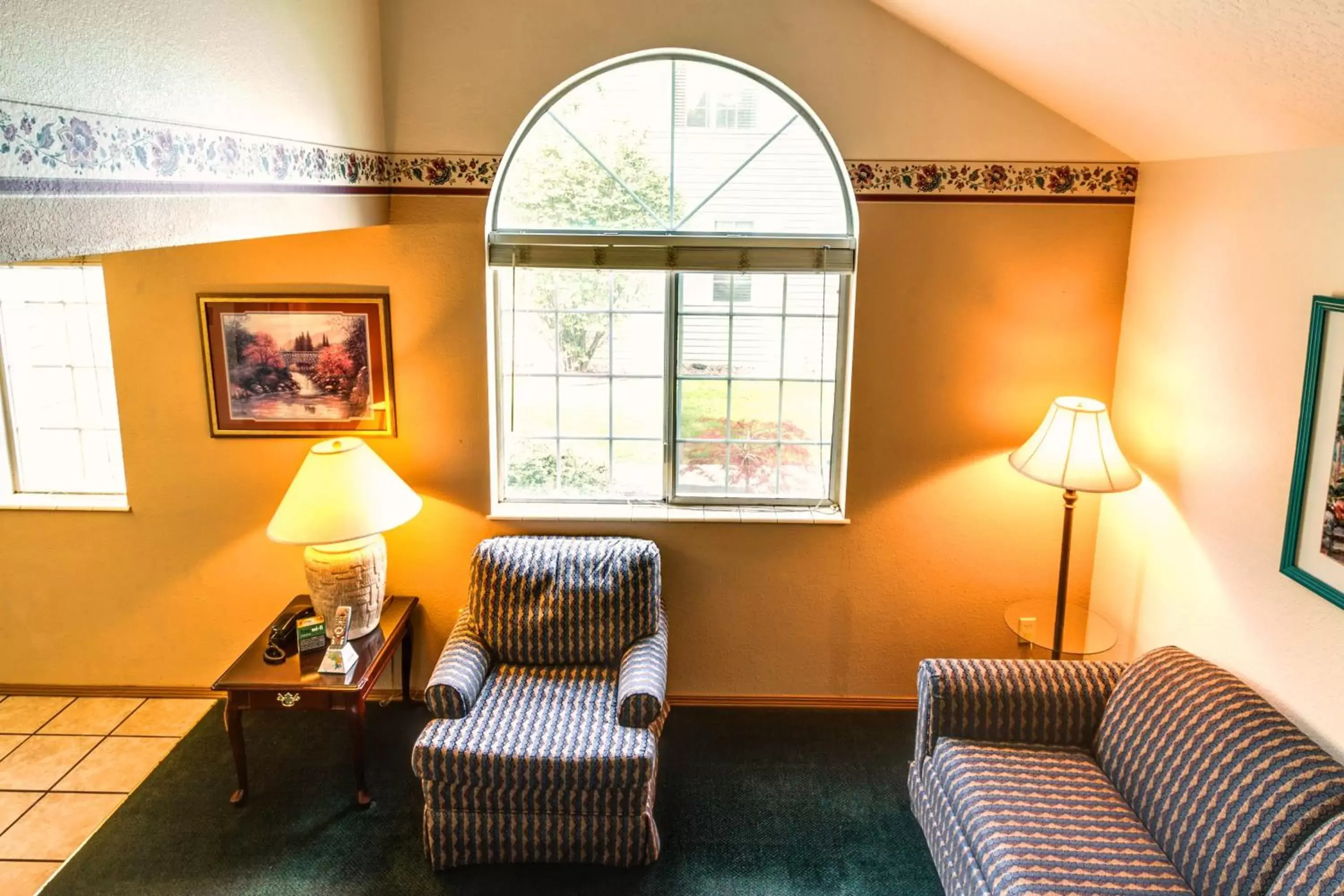 Living room, Seating Area in Turning Leaf Townhome Suites