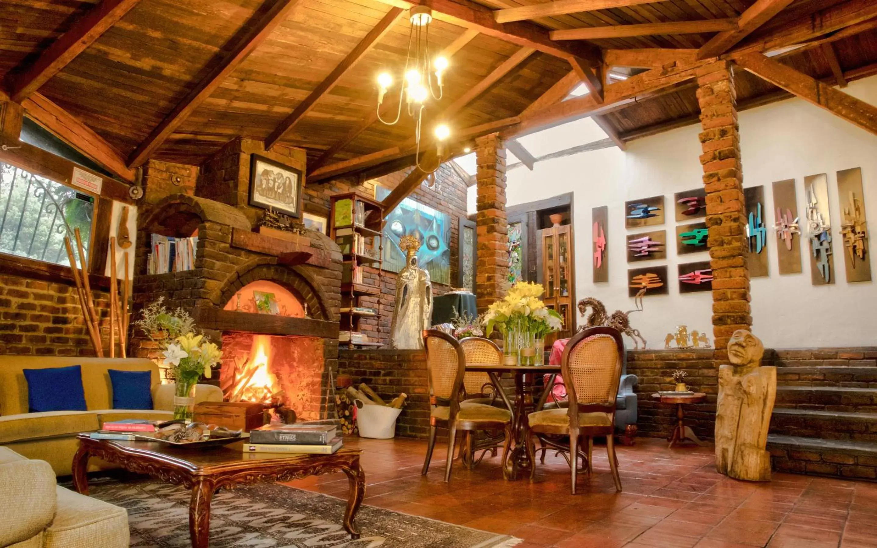 Living room, Restaurant/Places to Eat in La Colina Hotel Cottage