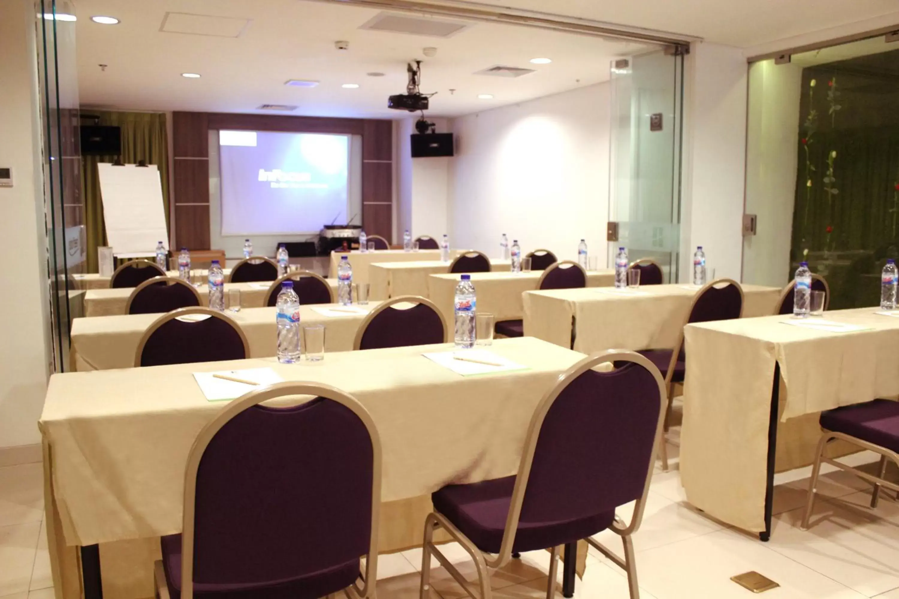 Meeting/conference room in Heef Hotel
