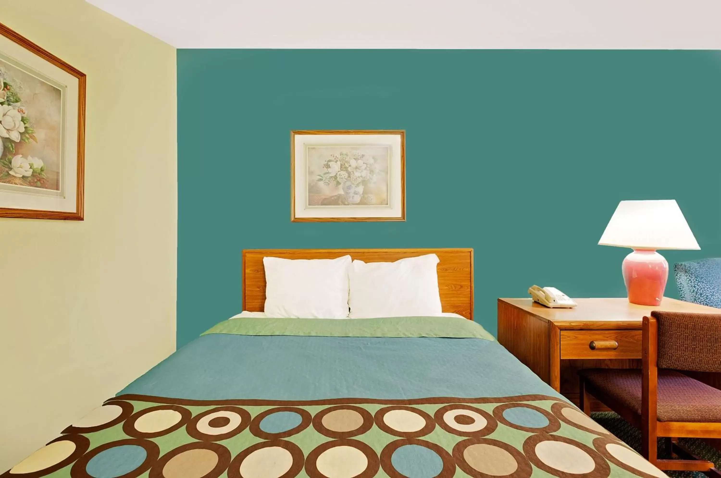 Bedroom, Bed in Super 8 by Wyndham Carlisle-South
