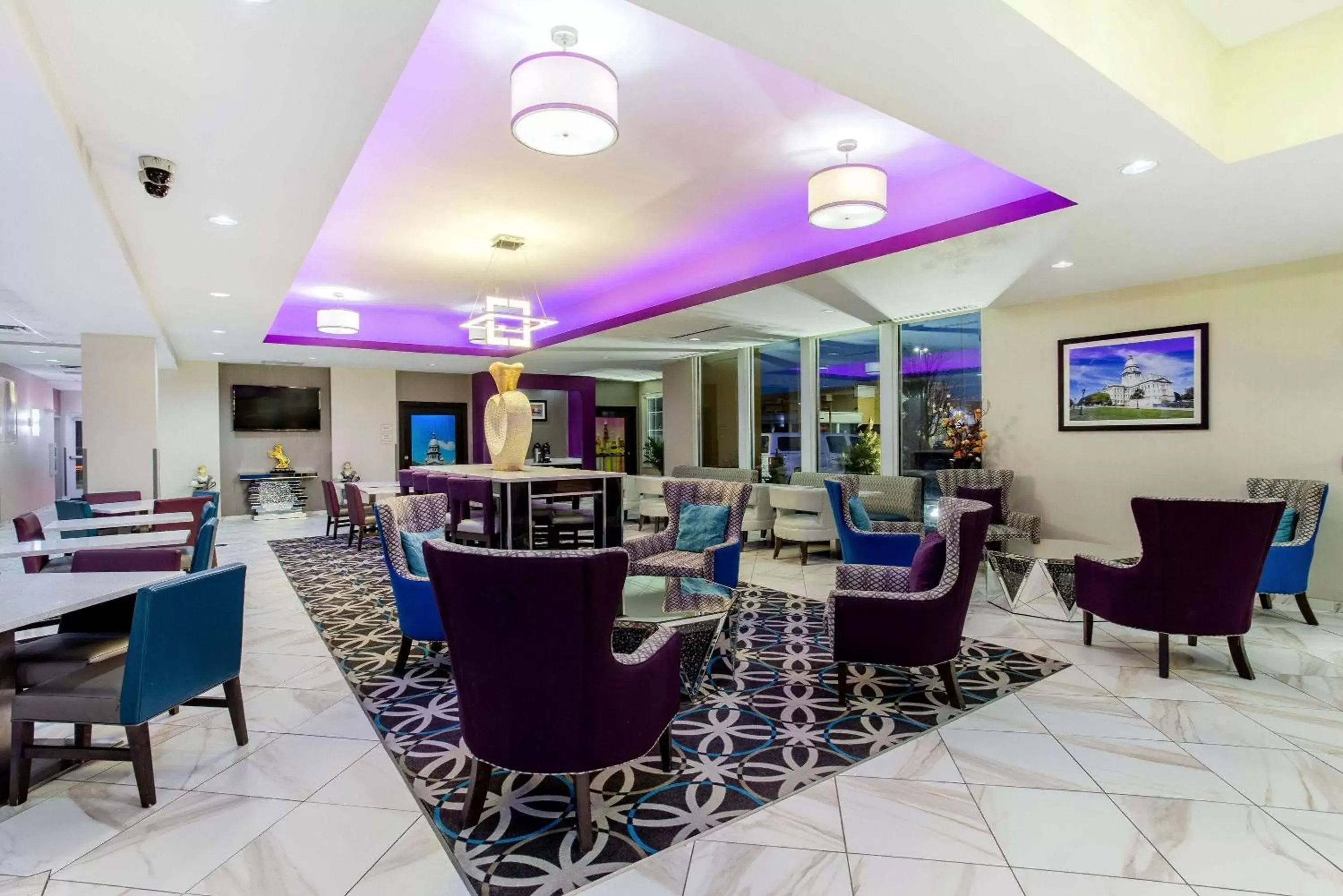 Lobby or reception in La Quinta by Wyndham Springfield IL