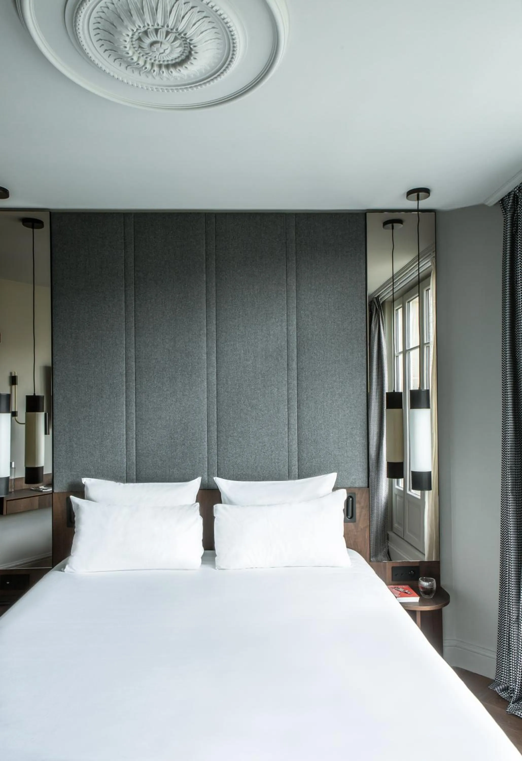 Bed in ibis Styles Paris Gare du Nord TGV