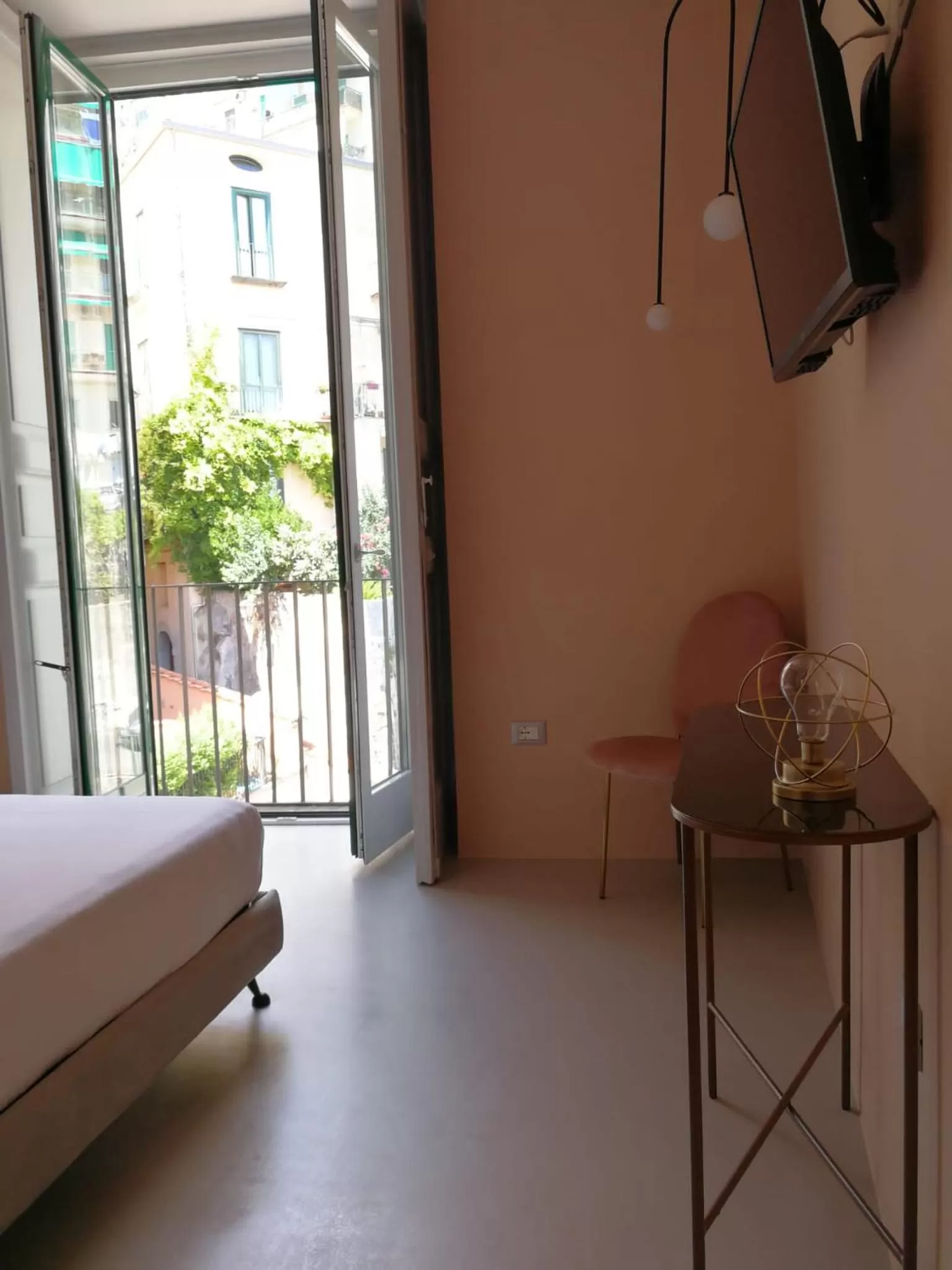 TV/Entertainment Center in Luciani 33 luxury rooms