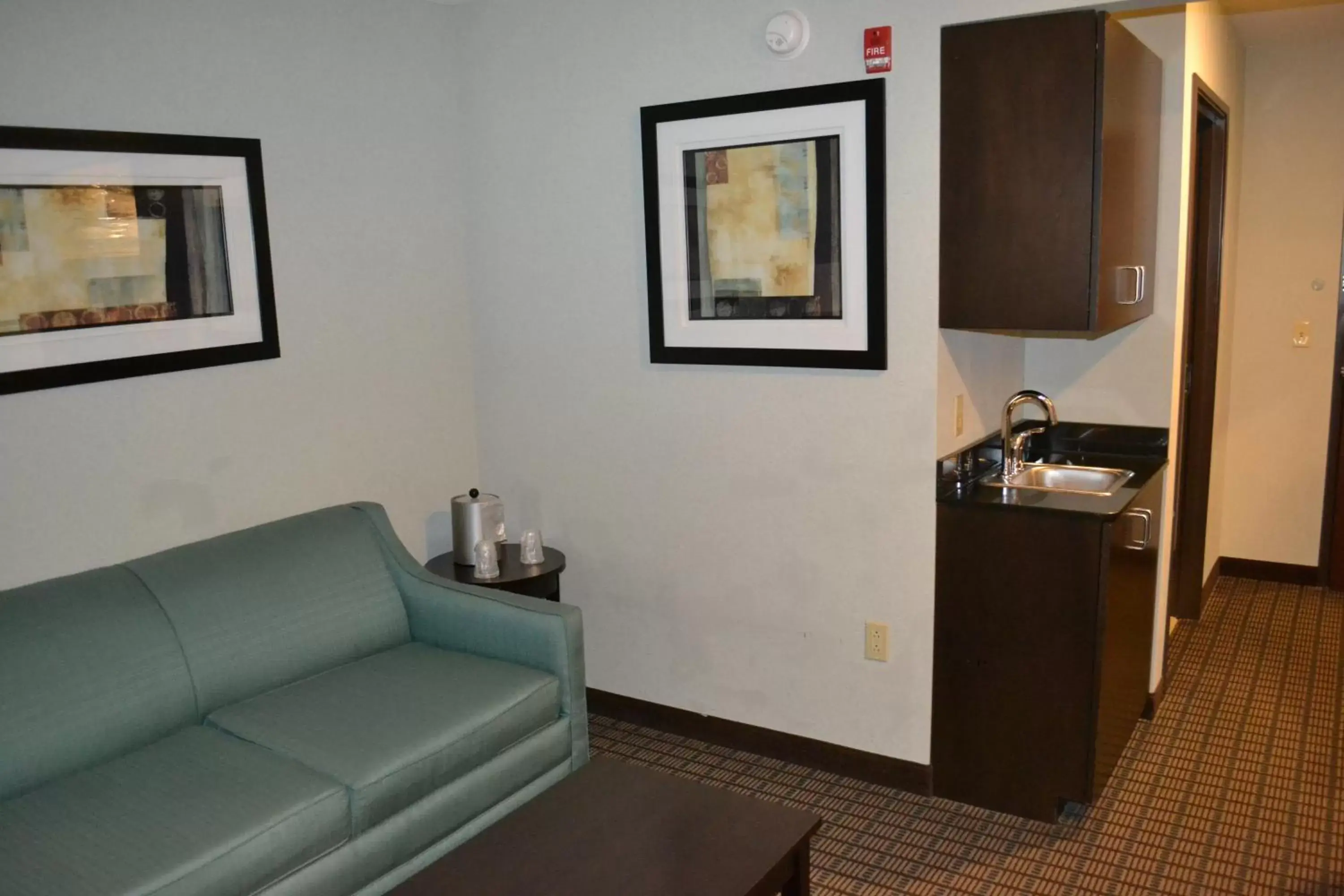 Photo of the whole room, Kitchen/Kitchenette in Holiday Inn Express Selinsgrove, an IHG Hotel