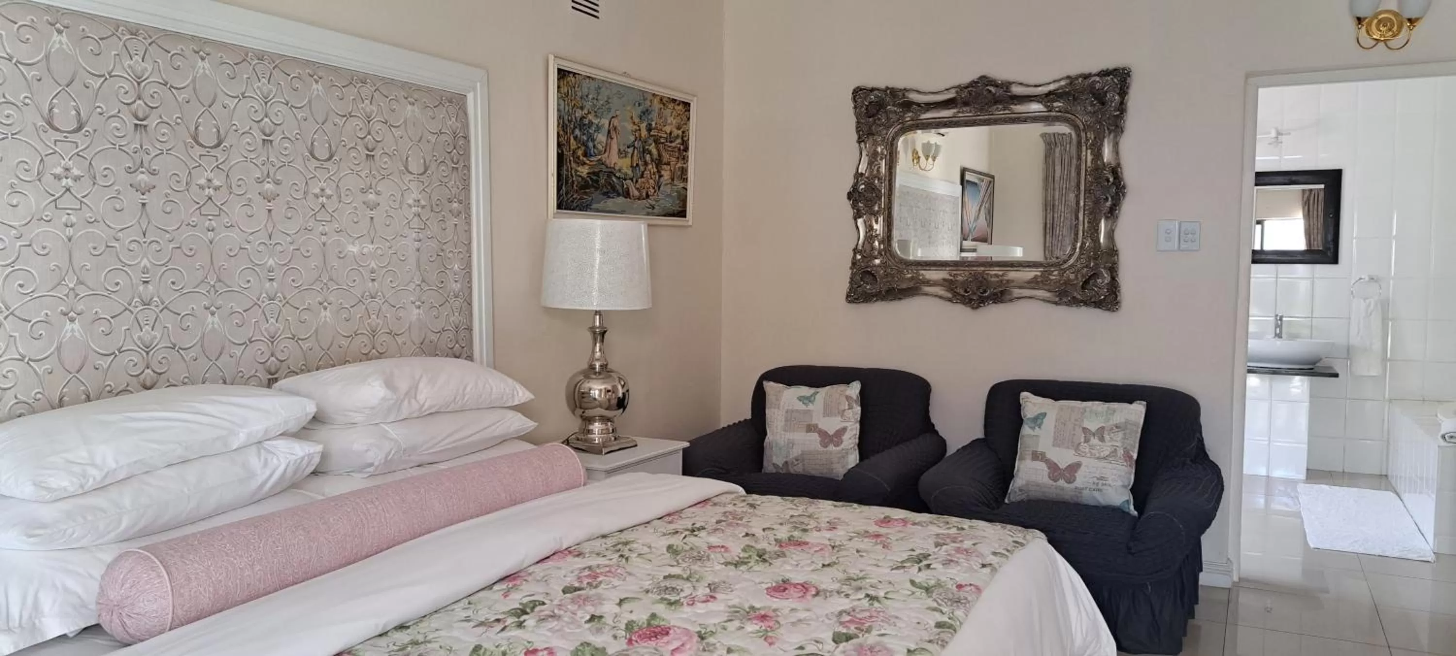 Bed in Blue Diamond Lodge & Spa