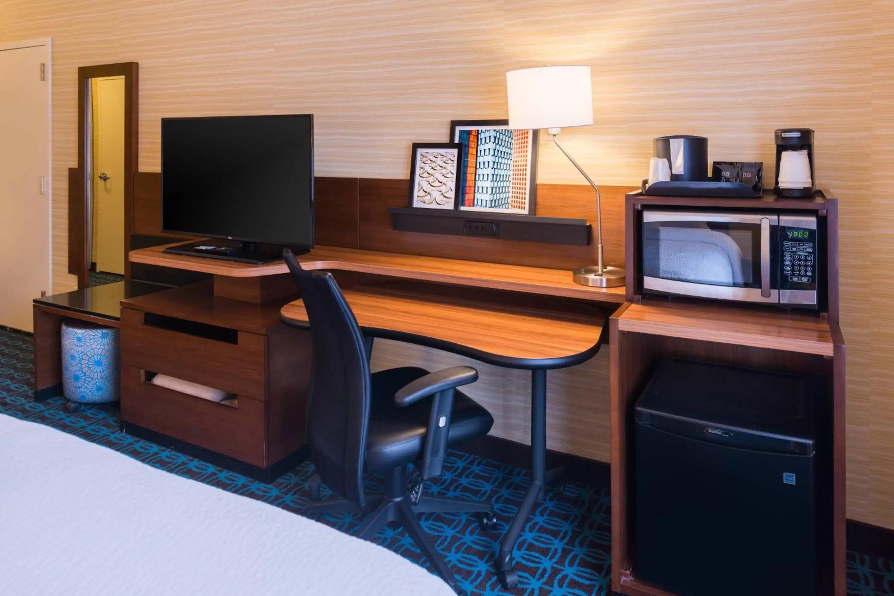 Photo of the whole room, TV/Entertainment Center in Fairfield Inn & Suites by Marriott Olean