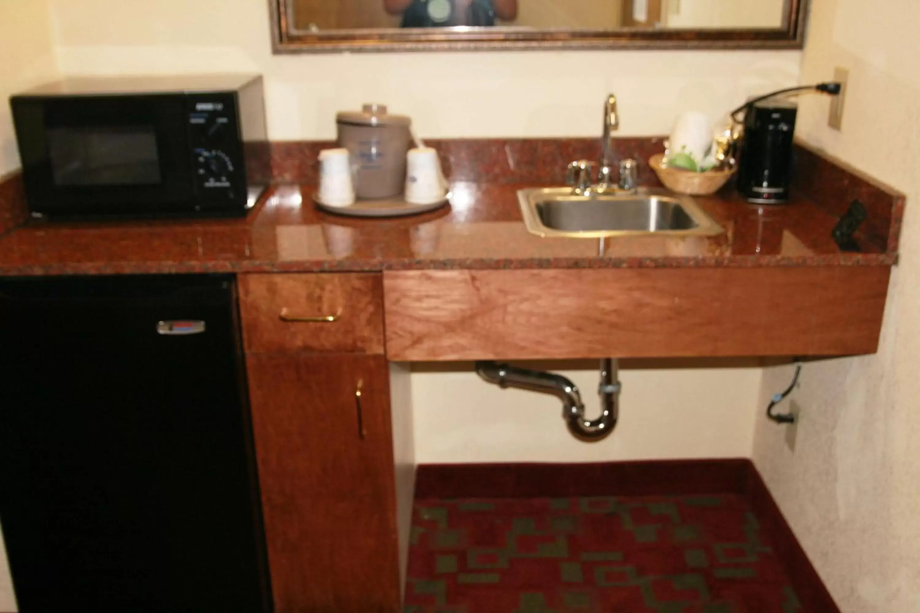 Kitchen or kitchenette, Kitchen/Kitchenette in Hampton Inn Canton