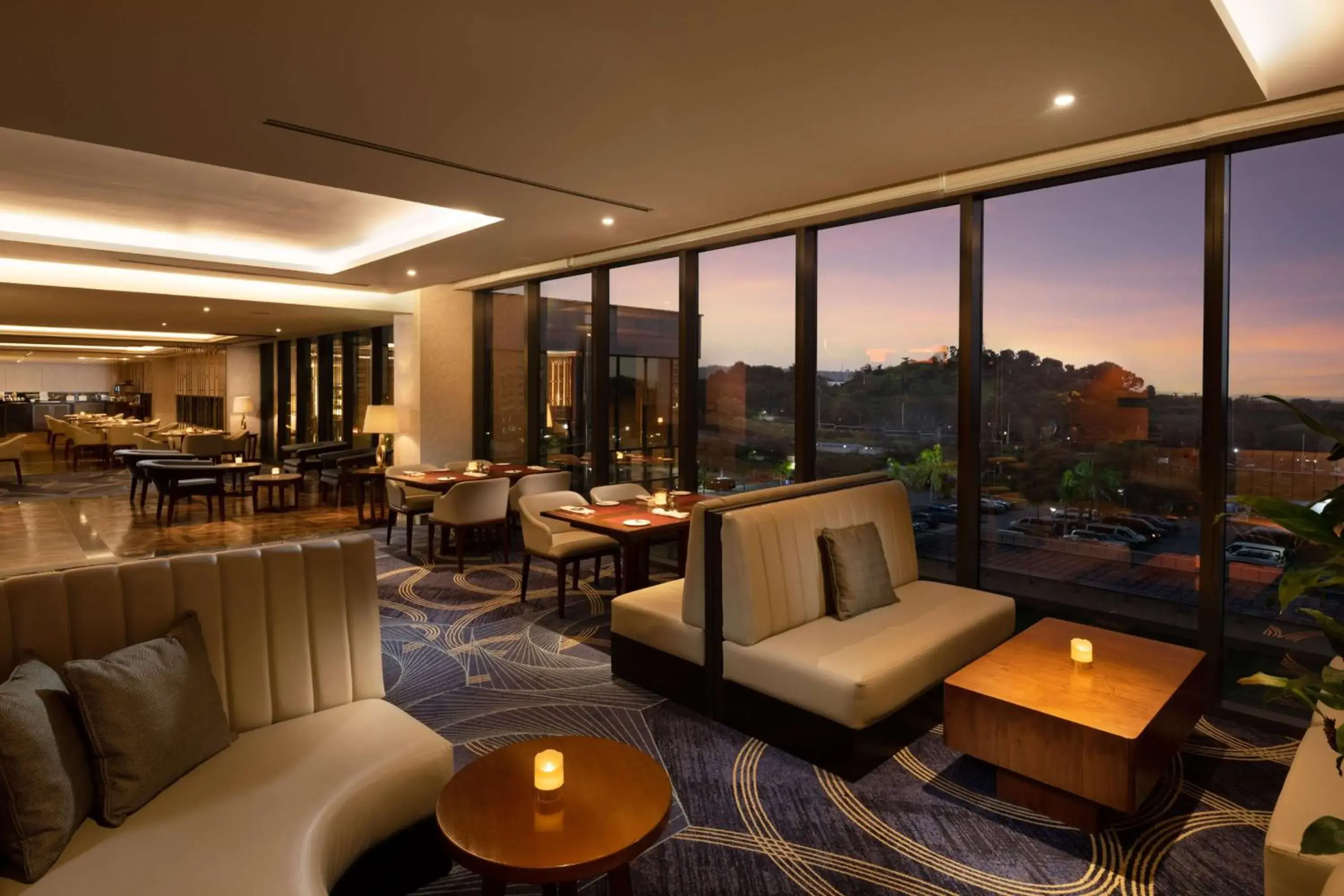 Property building in Hilton Clark Sun Valley Resort Property building in Hilton Clark Sun Valley Resort