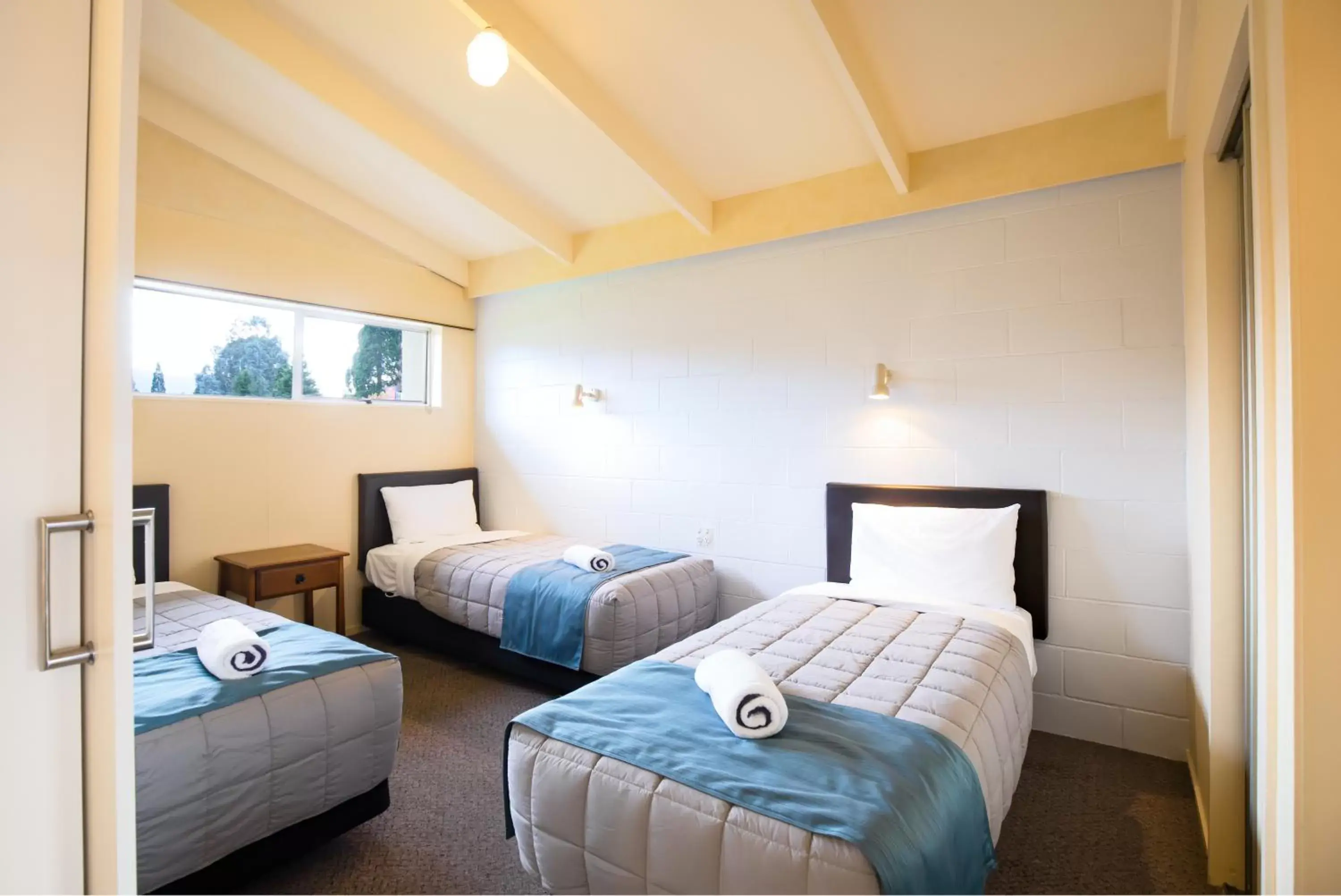 Bedroom, Bed in Alpine View Motel