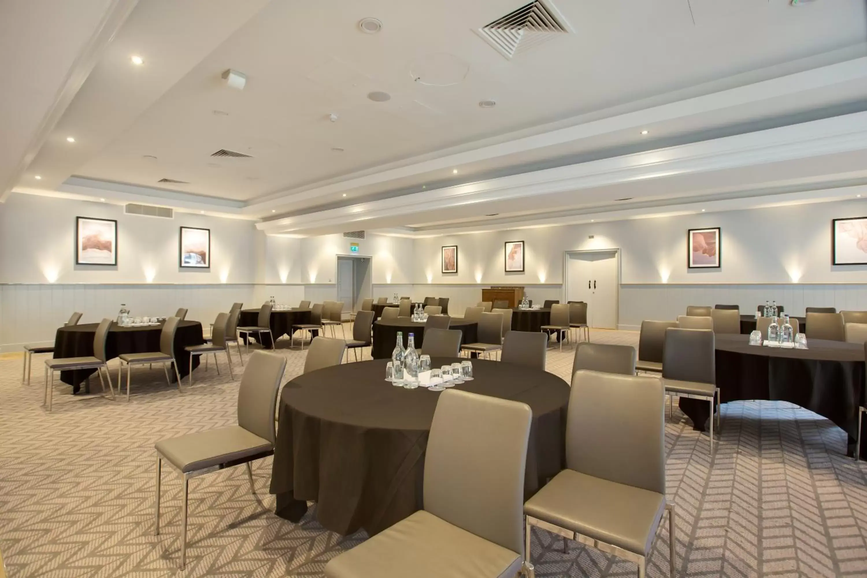 Meeting/conference room, Restaurant/Places to Eat in voco Grand Central - Glasgow, an IHG Hotel