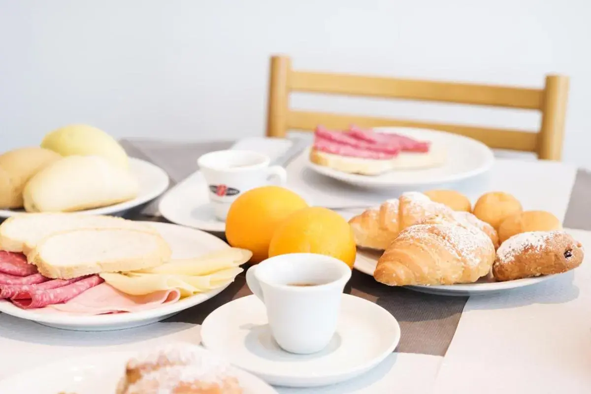 Continental breakfast, Breakfast in Hotel Junior