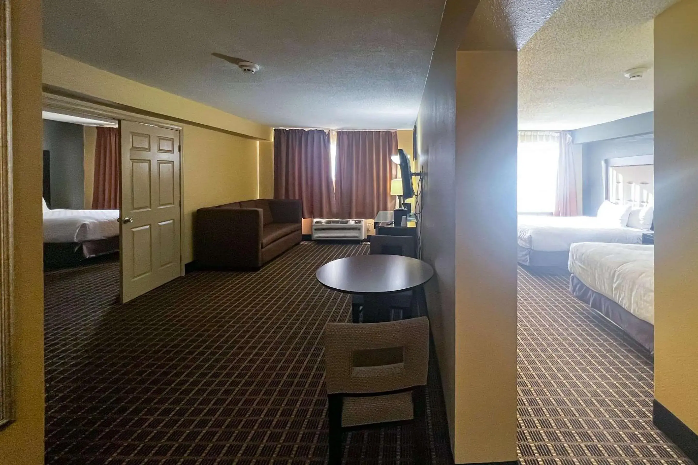 Bedroom, Seating Area in Clarion Inn & Suites