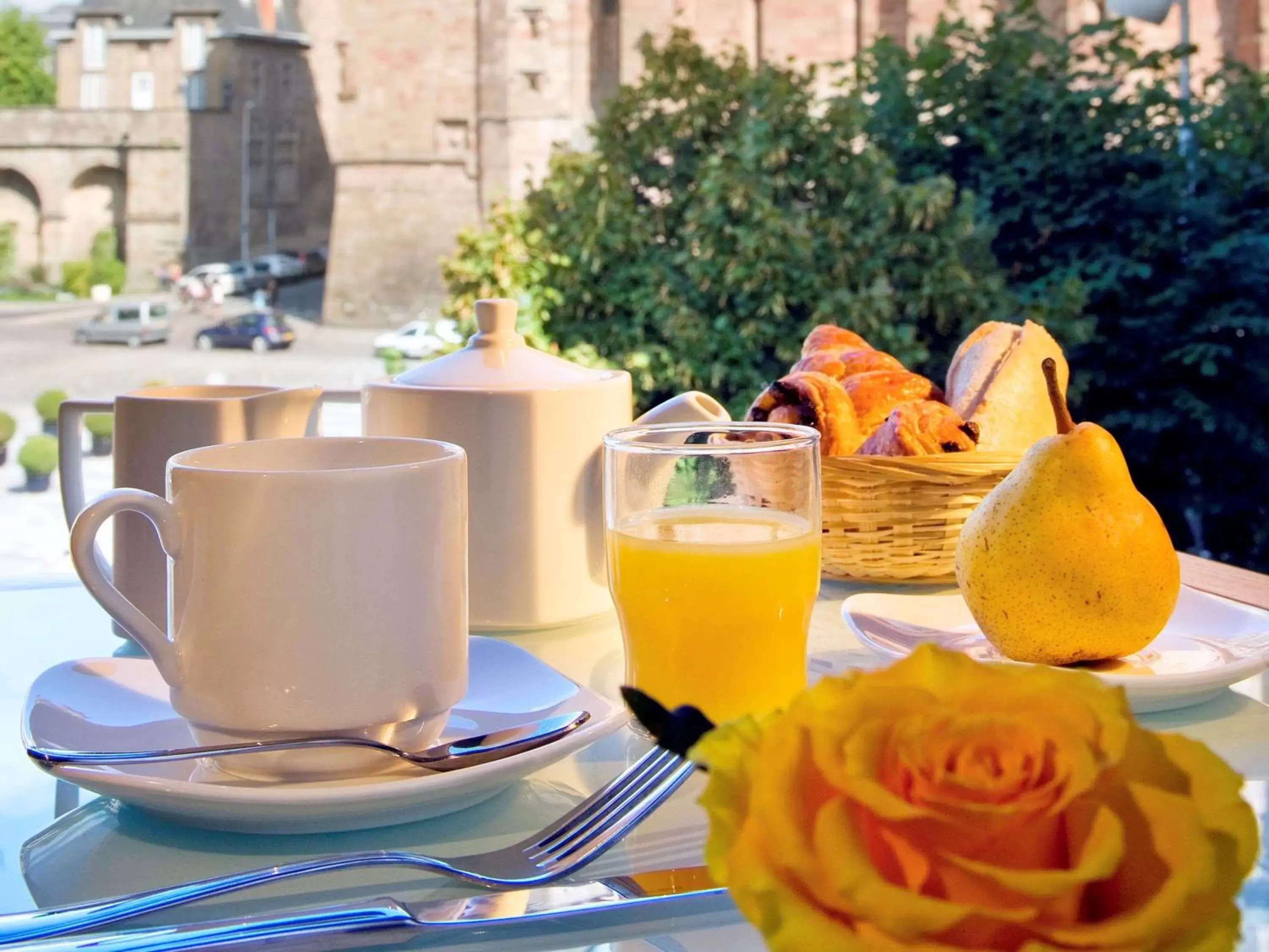 Property building, Breakfast in Hôtel Mercure Rodez Cathédrale