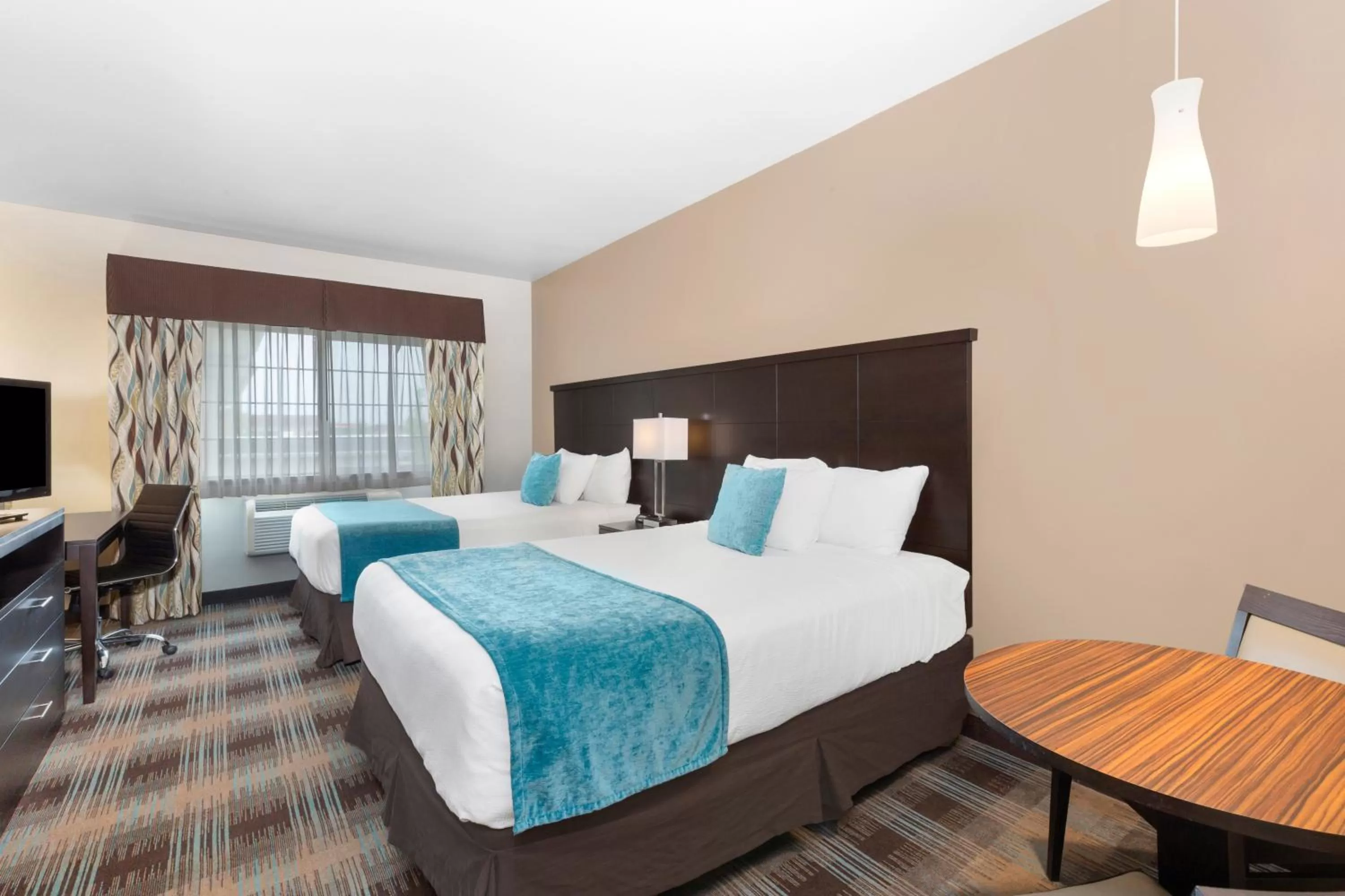 Executive King Suite Full Kitchen in Inn at Moses Lake