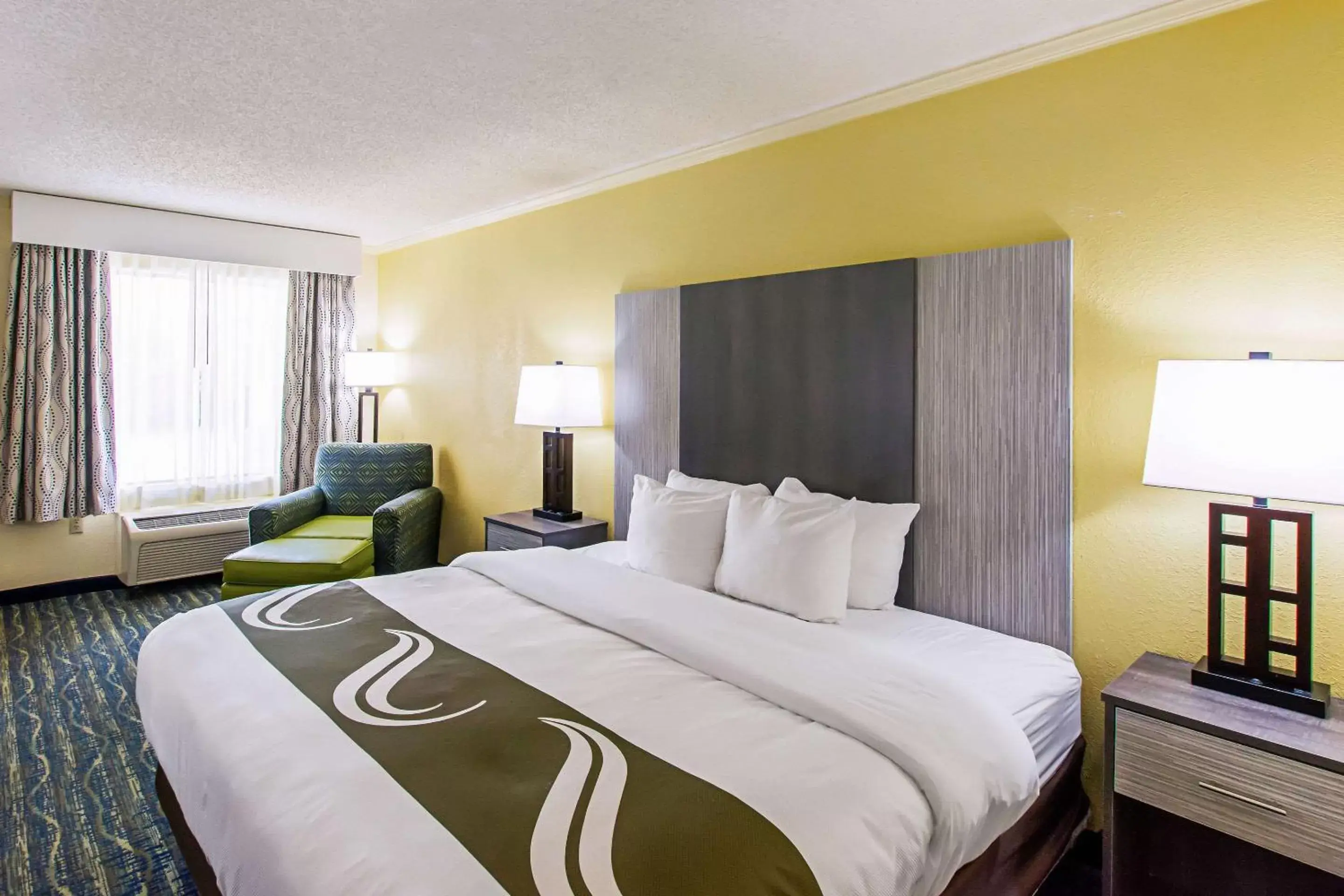 Photo of the whole room, Bed in Quality Inn & Suites Civic Center