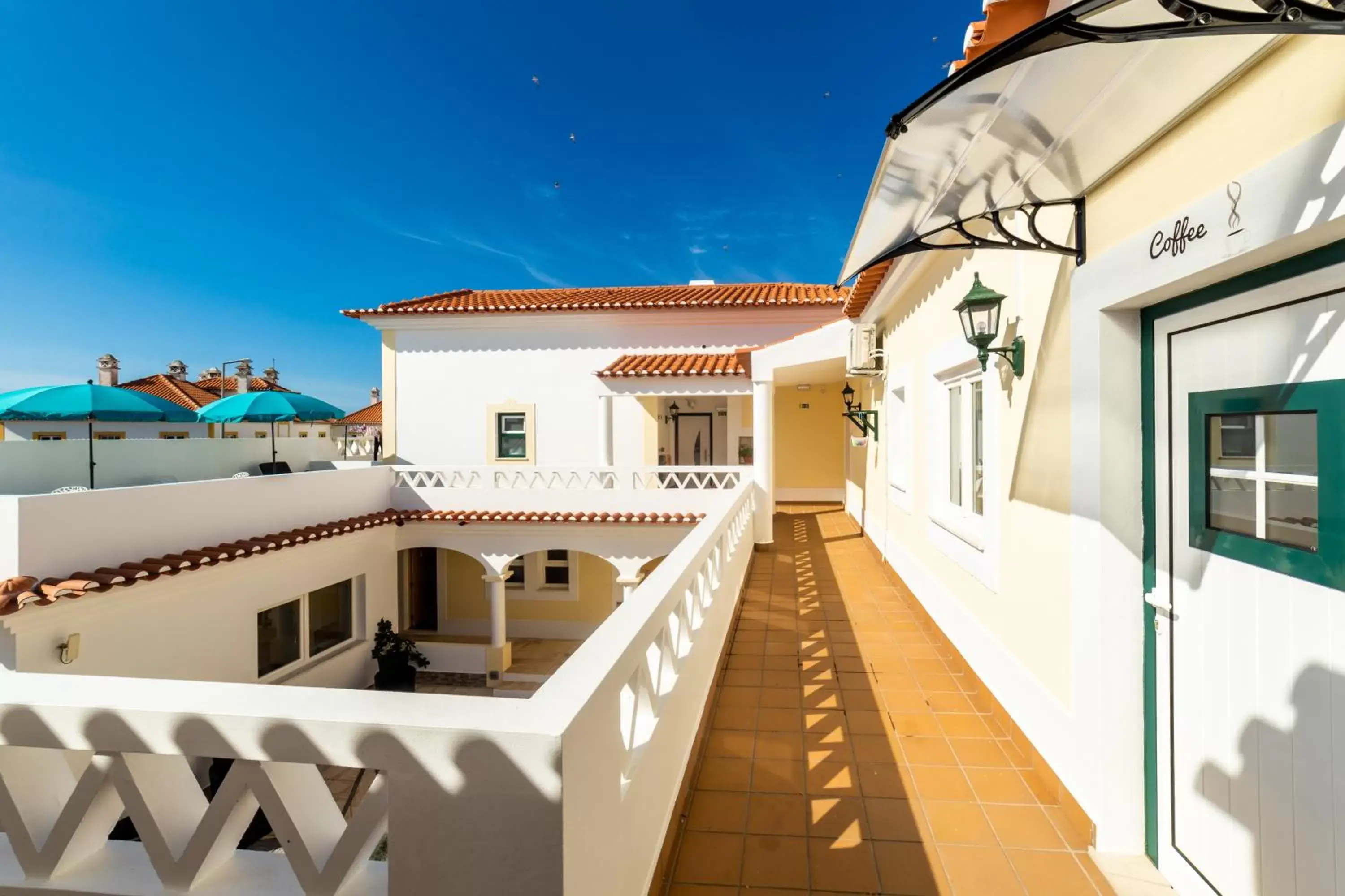 Property building, Balcony/Terrace in Rosa dos Ventos