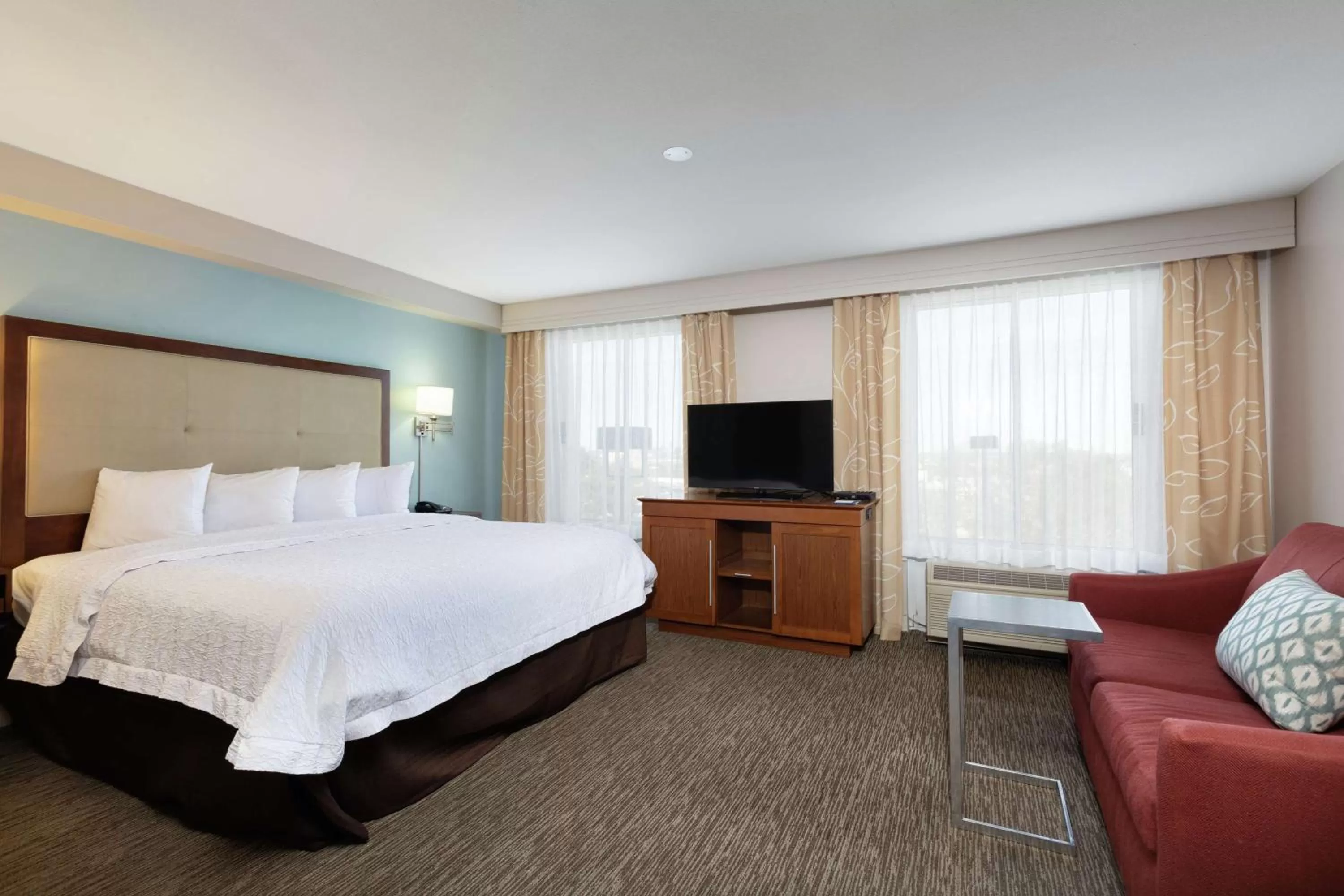 Bedroom, Bed in Hampton Inn & Suites-Austin Airport