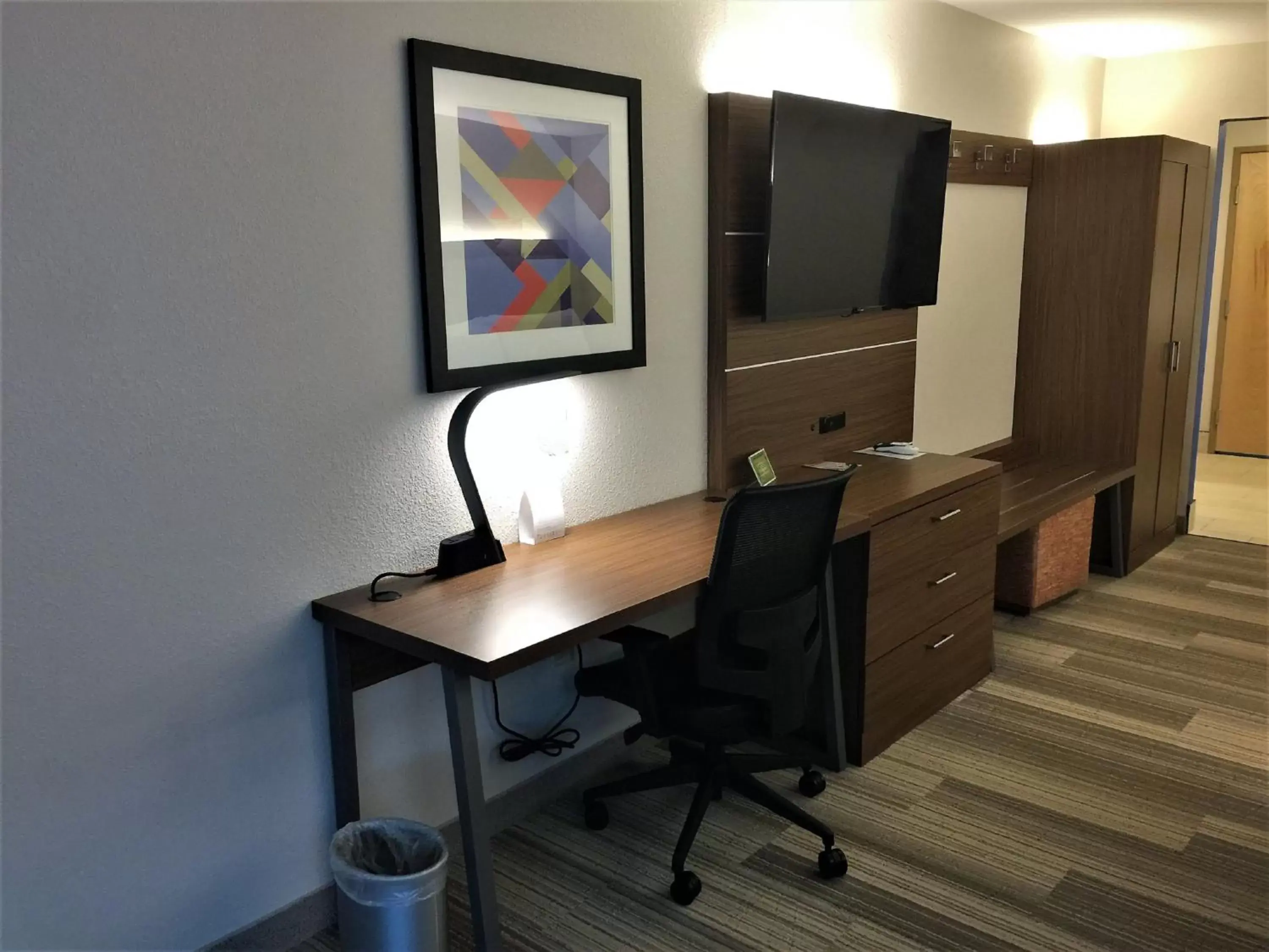 Suite - Mobility Access/Hearing Accessible in Holiday Inn Express & Suites Danville by IHG Suite - Mobility Access/Hearing Accessible in Holiday Inn Express & Suites Danville by IHG